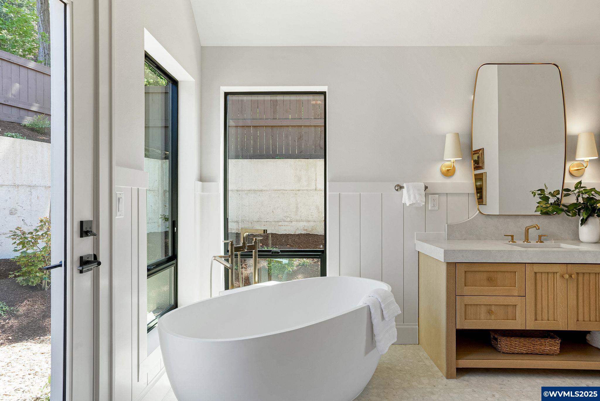 Salem, Oregon, 97302, United States, 3 Bedrooms Bedrooms, ,4 BathroomsBathrooms,Residential,Active,1889351