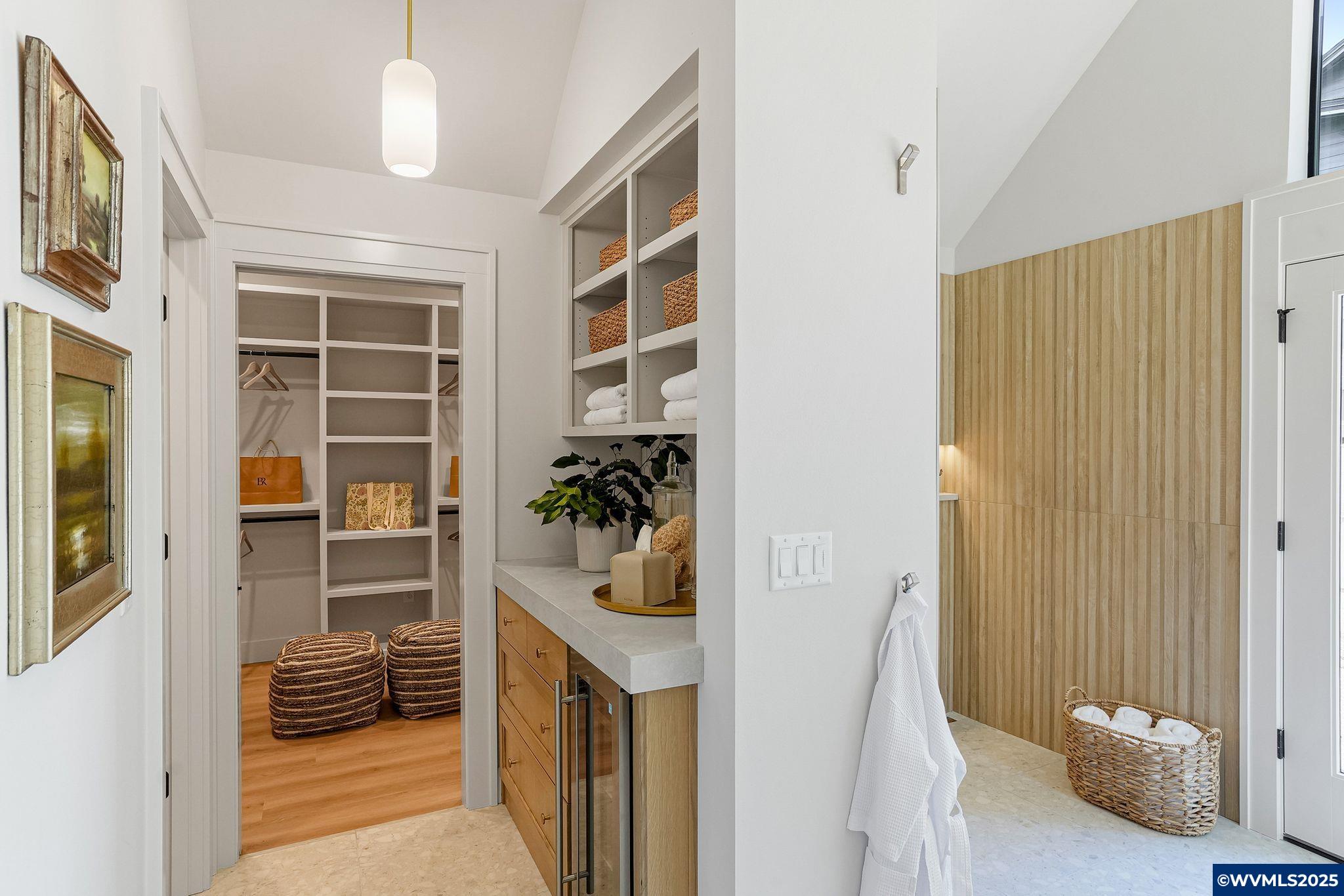 Salem, Oregon, 97302, United States, 3 Bedrooms Bedrooms, ,4 BathroomsBathrooms,Residential,Active,1889351