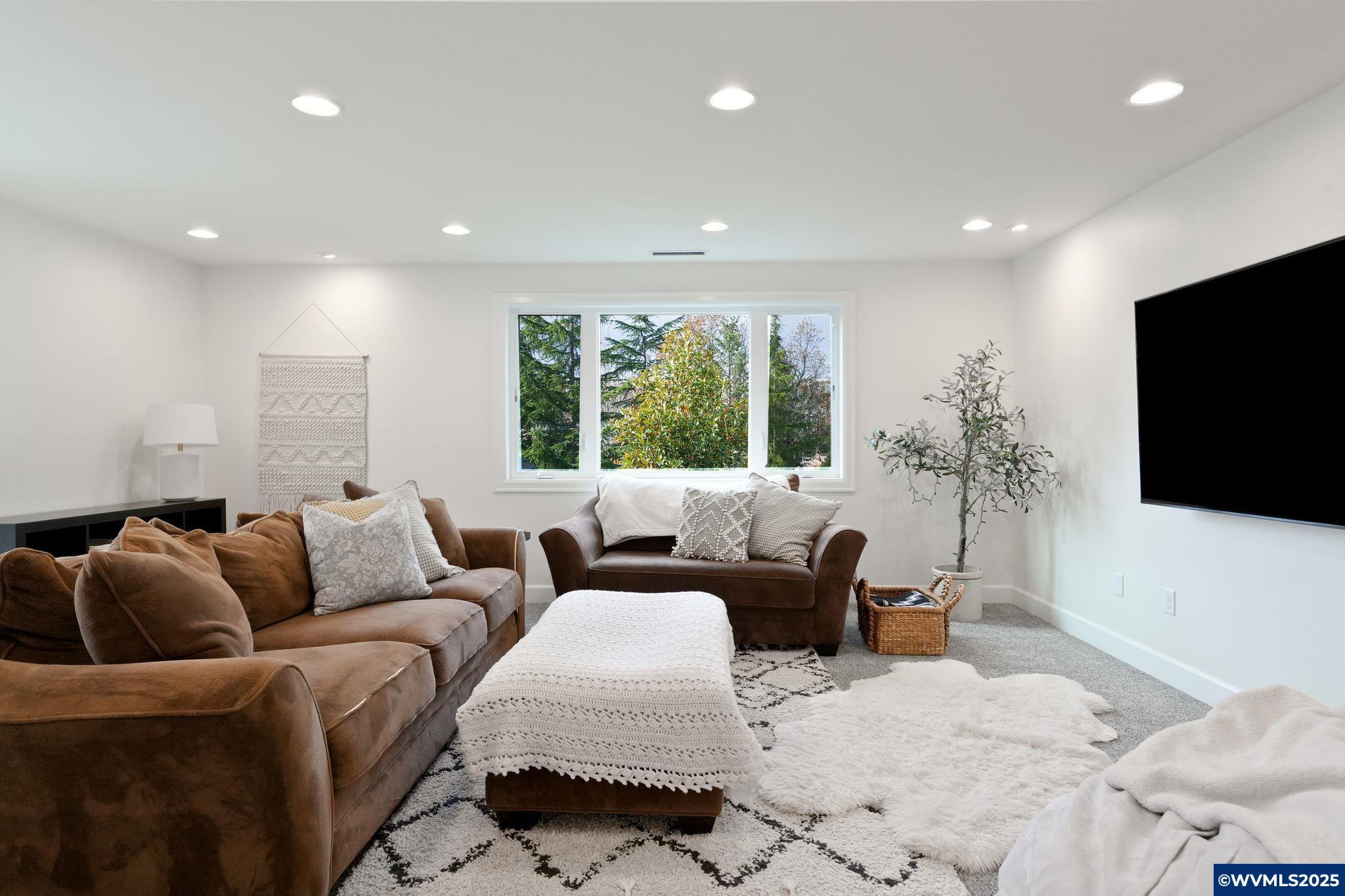 Salem, Oregon, 97302, United States, 5 Bedrooms Bedrooms, ,4 BathroomsBathrooms,Residential,Active,1992265