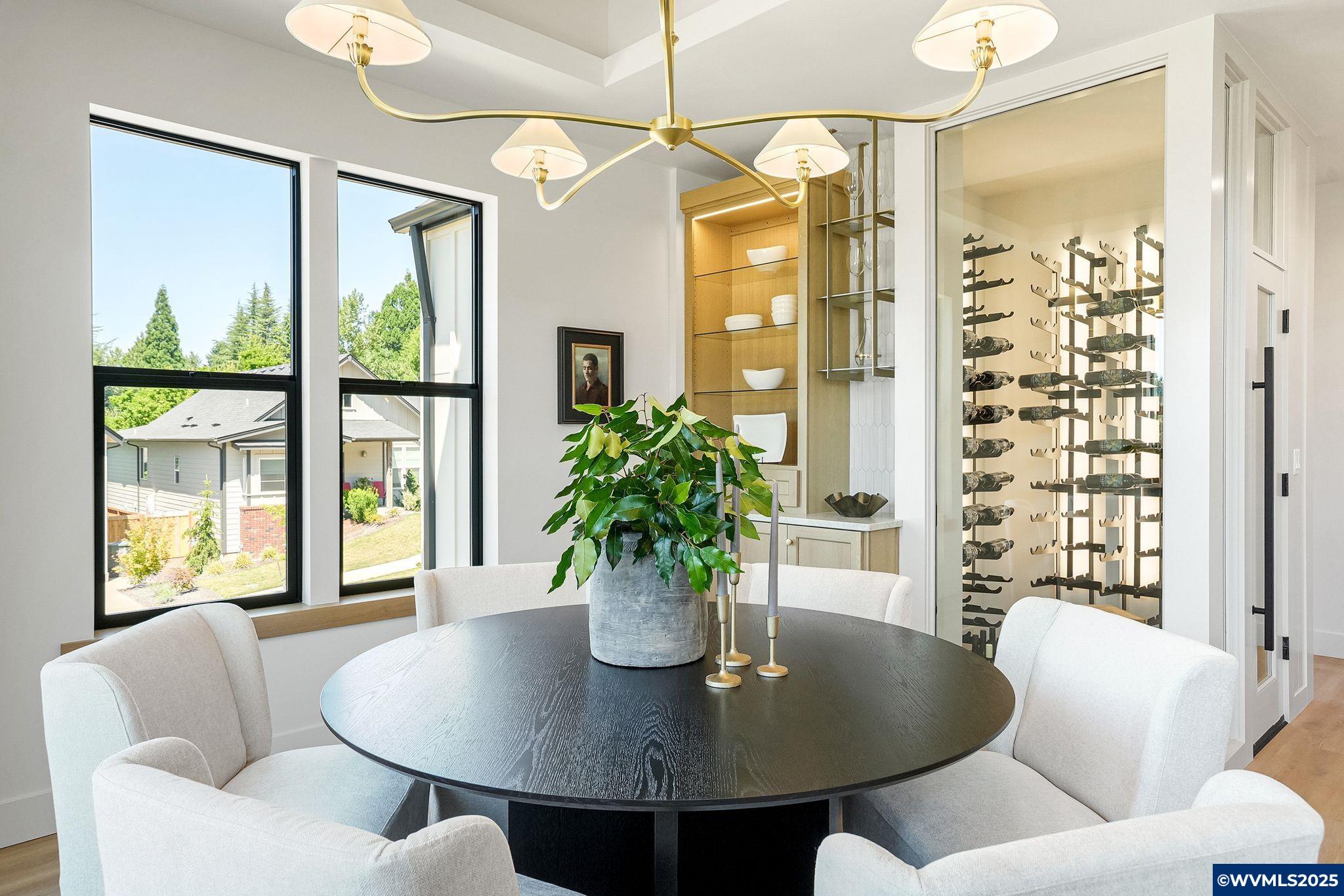 Salem, Oregon, 97302, United States, 3 Bedrooms Bedrooms, ,4 BathroomsBathrooms,Residential,Active,1889351