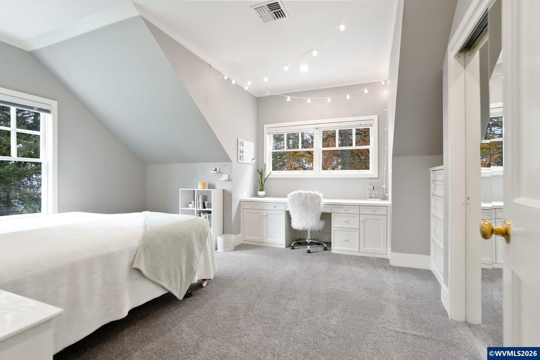 Salem, Oregon, 97302, United States, 5 Bedrooms Bedrooms, ,5 BathroomsBathrooms,Residential,Active,2045793