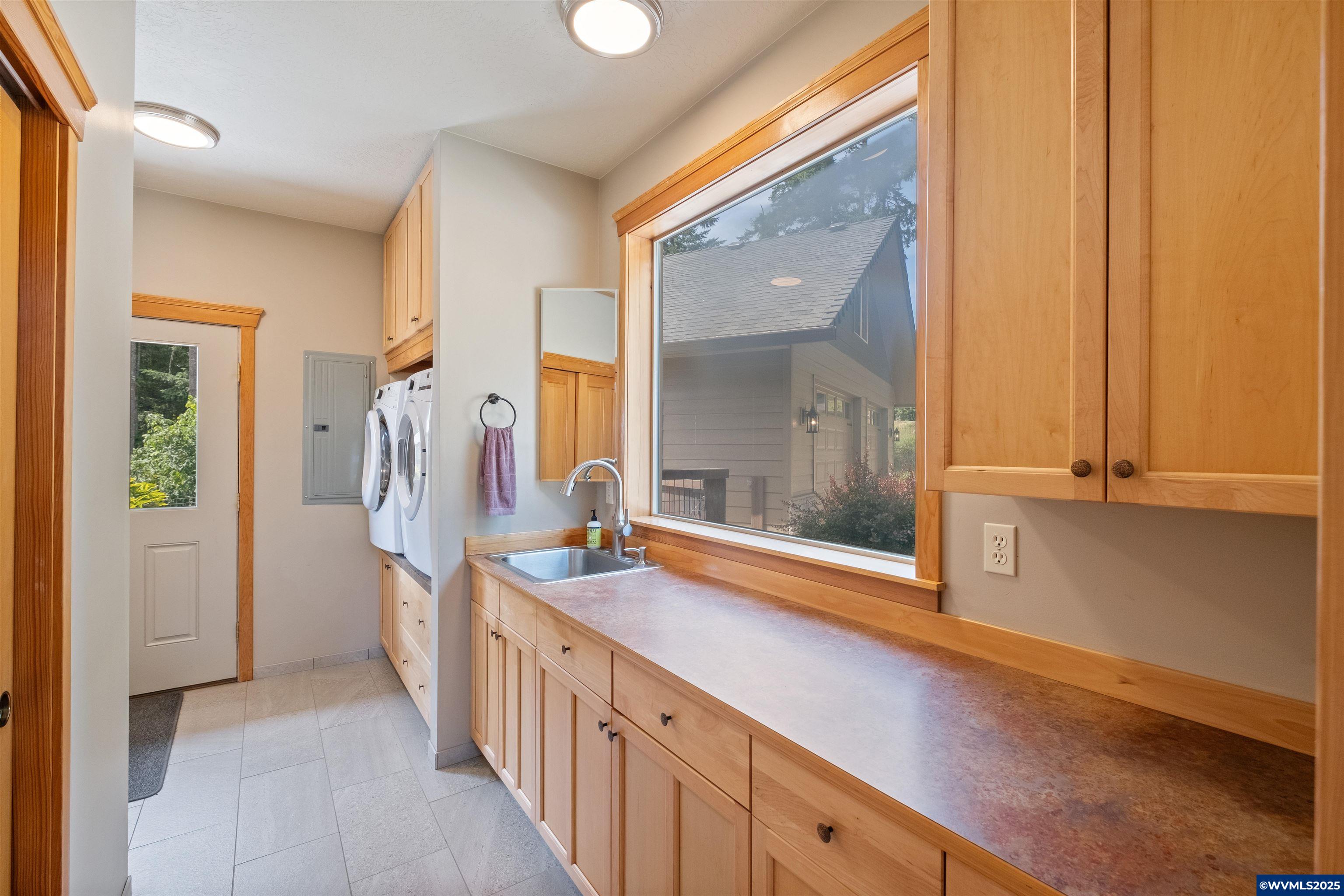 Brownsville, Oregon, 97327, United States, ,4 BathroomsBathrooms,Residential,Active,1859350