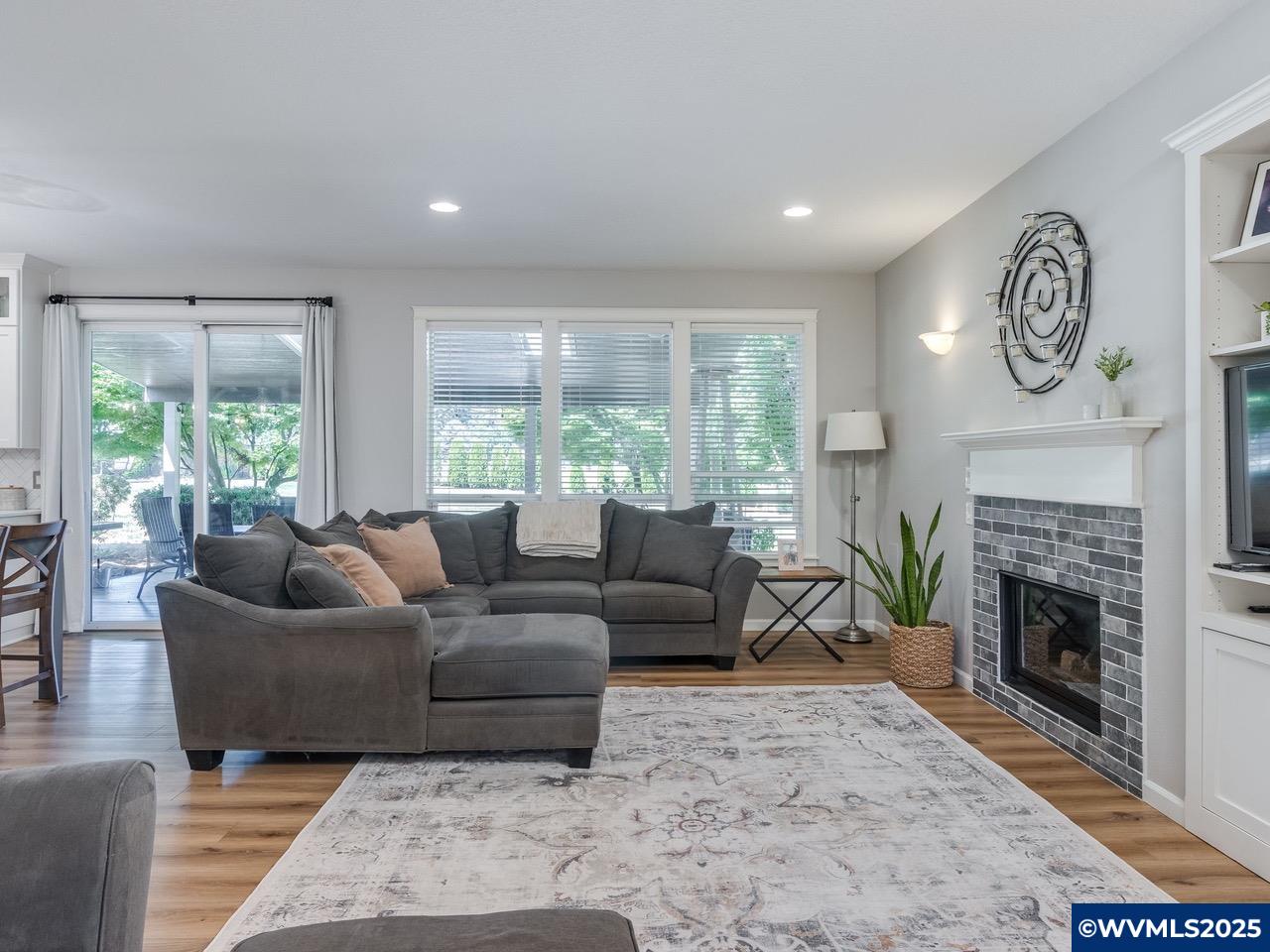 Oregon City, Oregon, 97045, United States, 4 Bedrooms Bedrooms, ,3 BathroomsBathrooms,Residential,Active,1922672