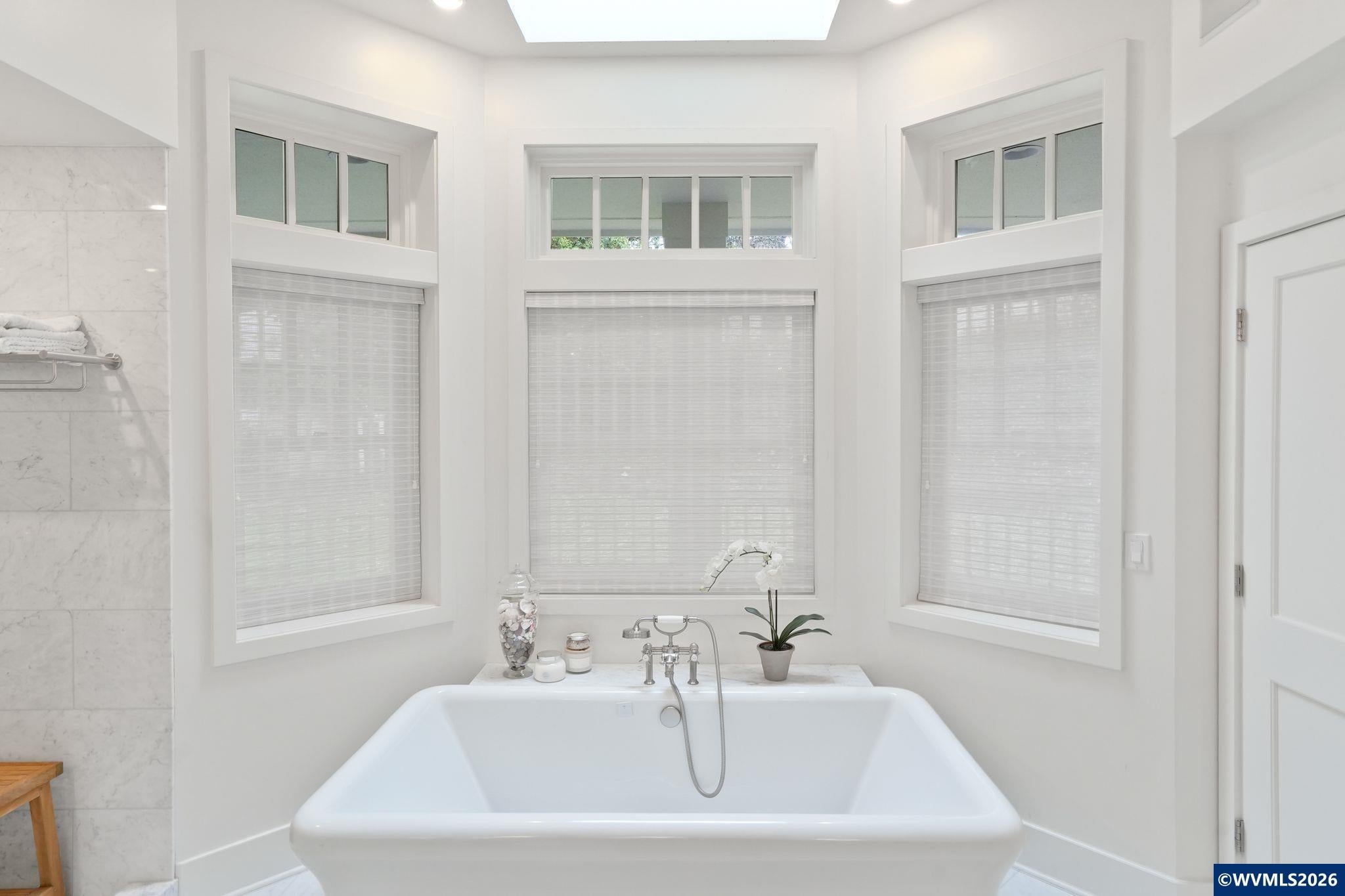 Salem, Oregon, 97302, United States, 5 Bedrooms Bedrooms, ,5 BathroomsBathrooms,Residential,Active,2045793