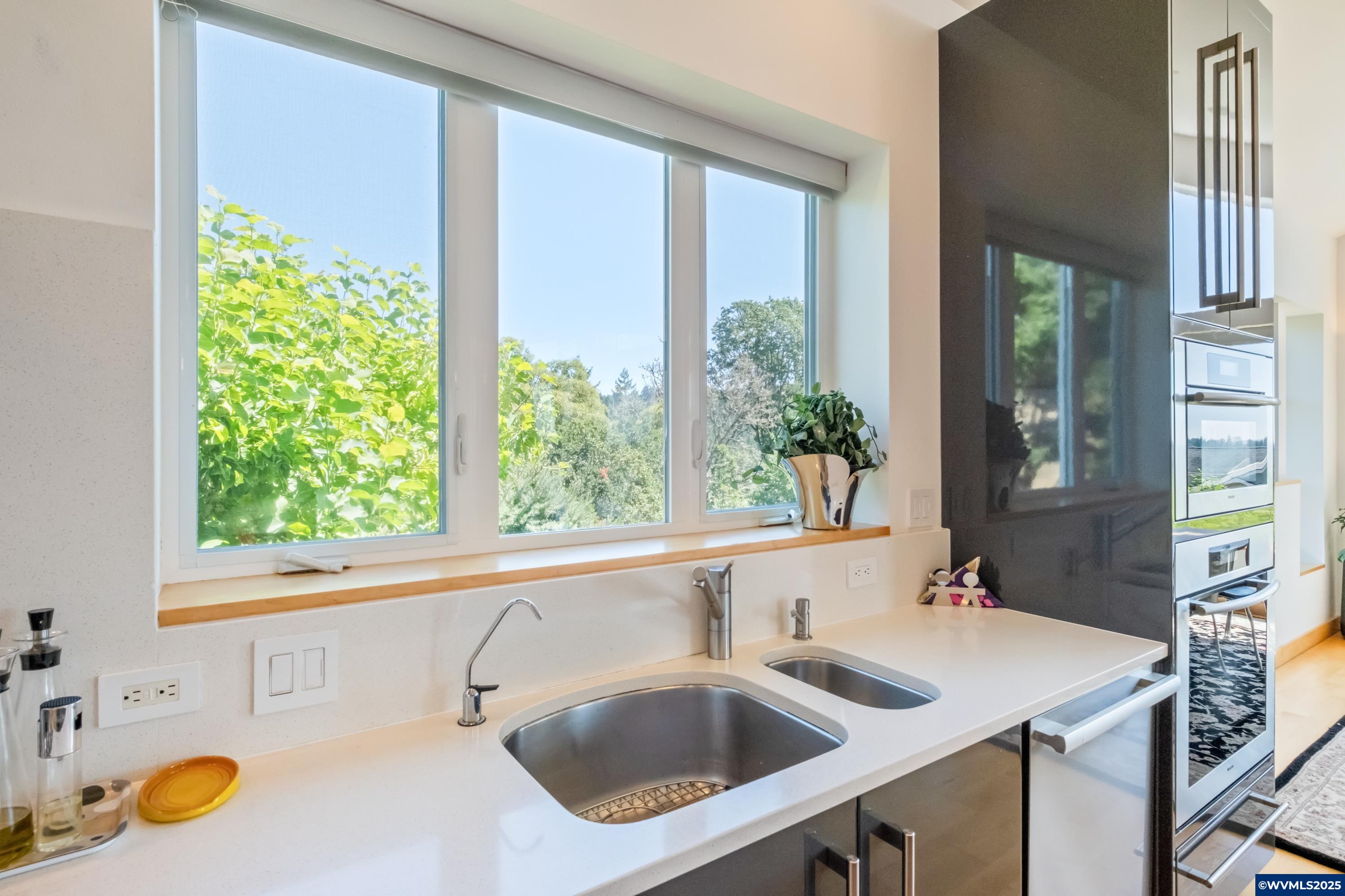 Corvallis, Oregon, 97330, United States, 4 Bedrooms Bedrooms, ,3 BathroomsBathrooms,Residential,Active,1922271