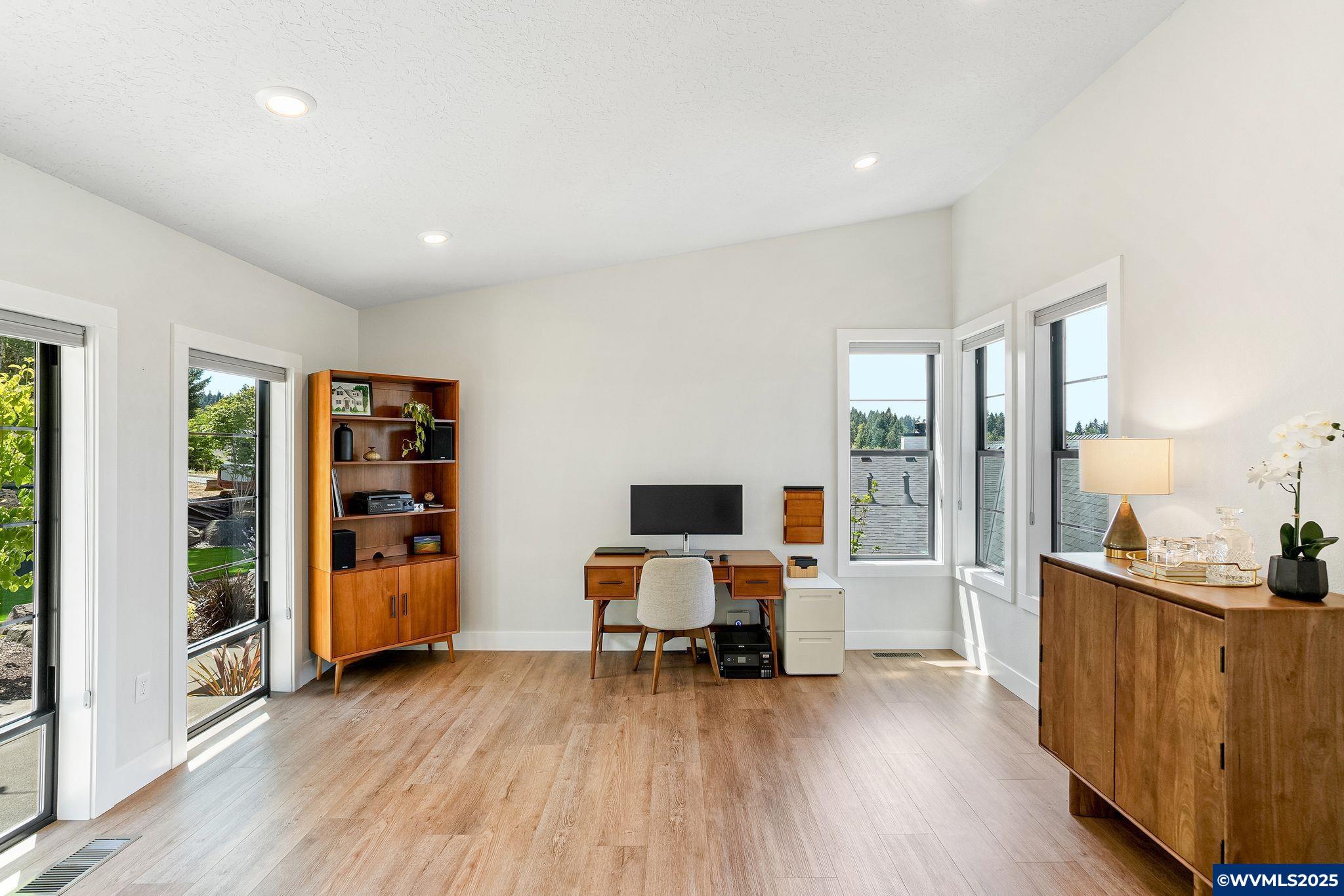 Salem, Oregon, 97302, United States, 5 Bedrooms Bedrooms, ,4 BathroomsBathrooms,Residential,Active,1888951