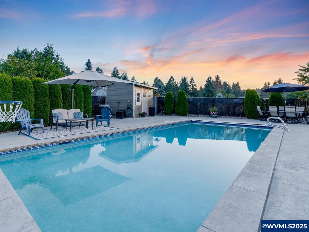 Oregon City, Oregon, 97045, United States, 4 Bedrooms Bedrooms, ,3 BathroomsBathrooms,Residential,Active,1922672