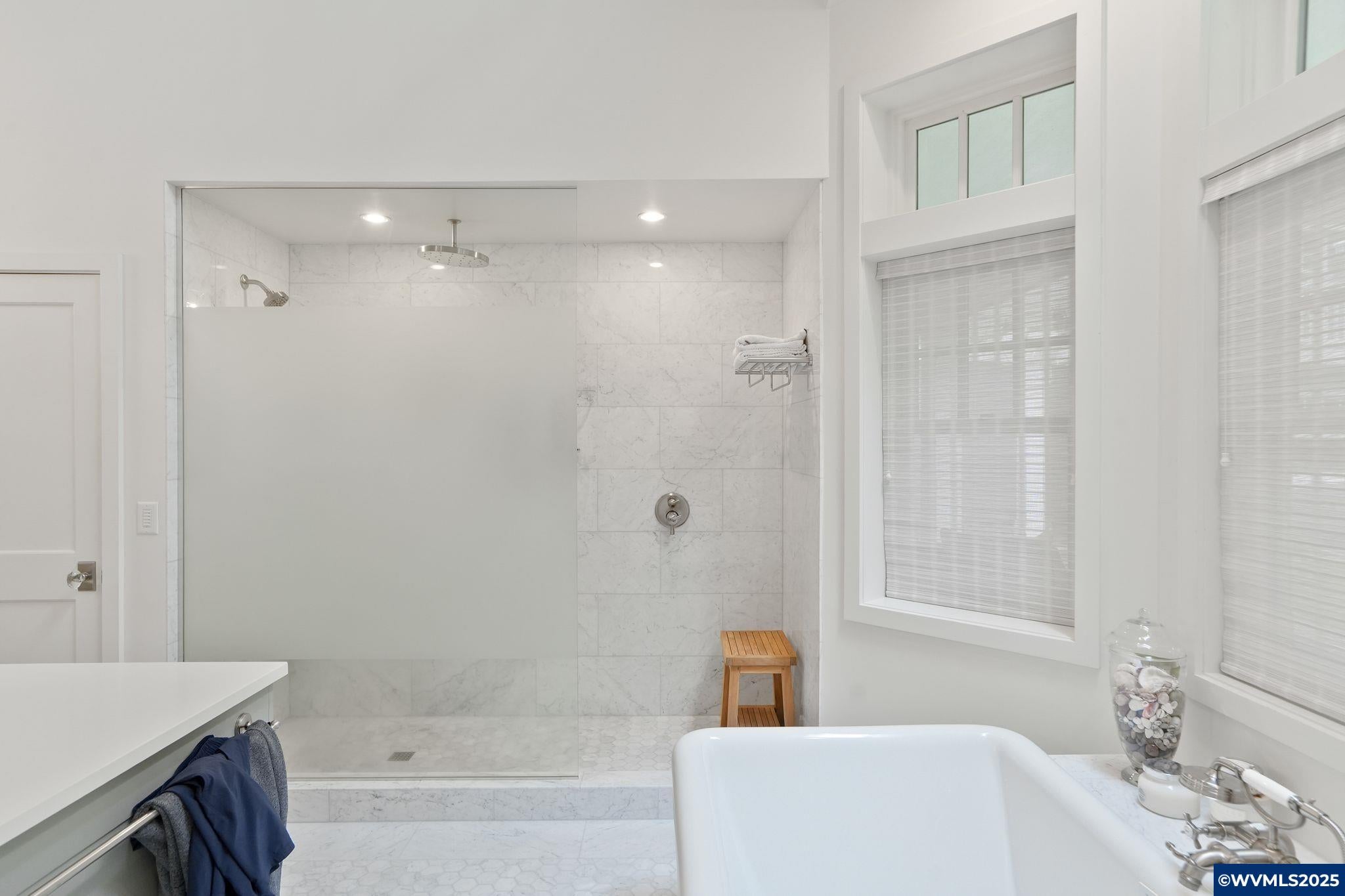 Salem, Oregon, 97302, United States, 5 Bedrooms Bedrooms, ,5 BathroomsBathrooms,Residential,Active,1993680