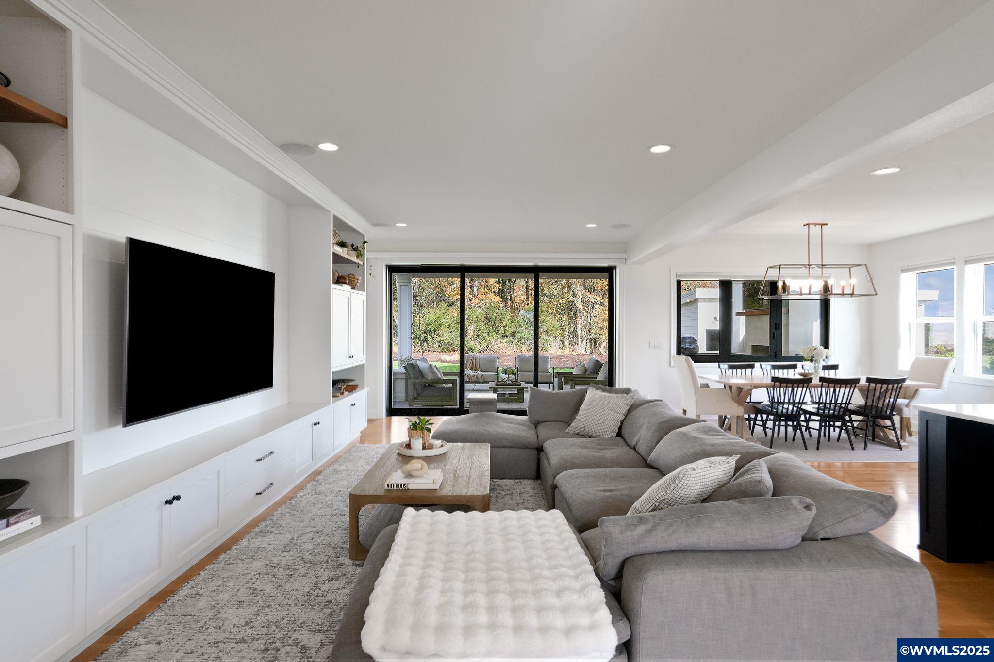 Salem, Oregon, 97302, United States, 5 Bedrooms Bedrooms, ,4 BathroomsBathrooms,Residential,Active,1992265