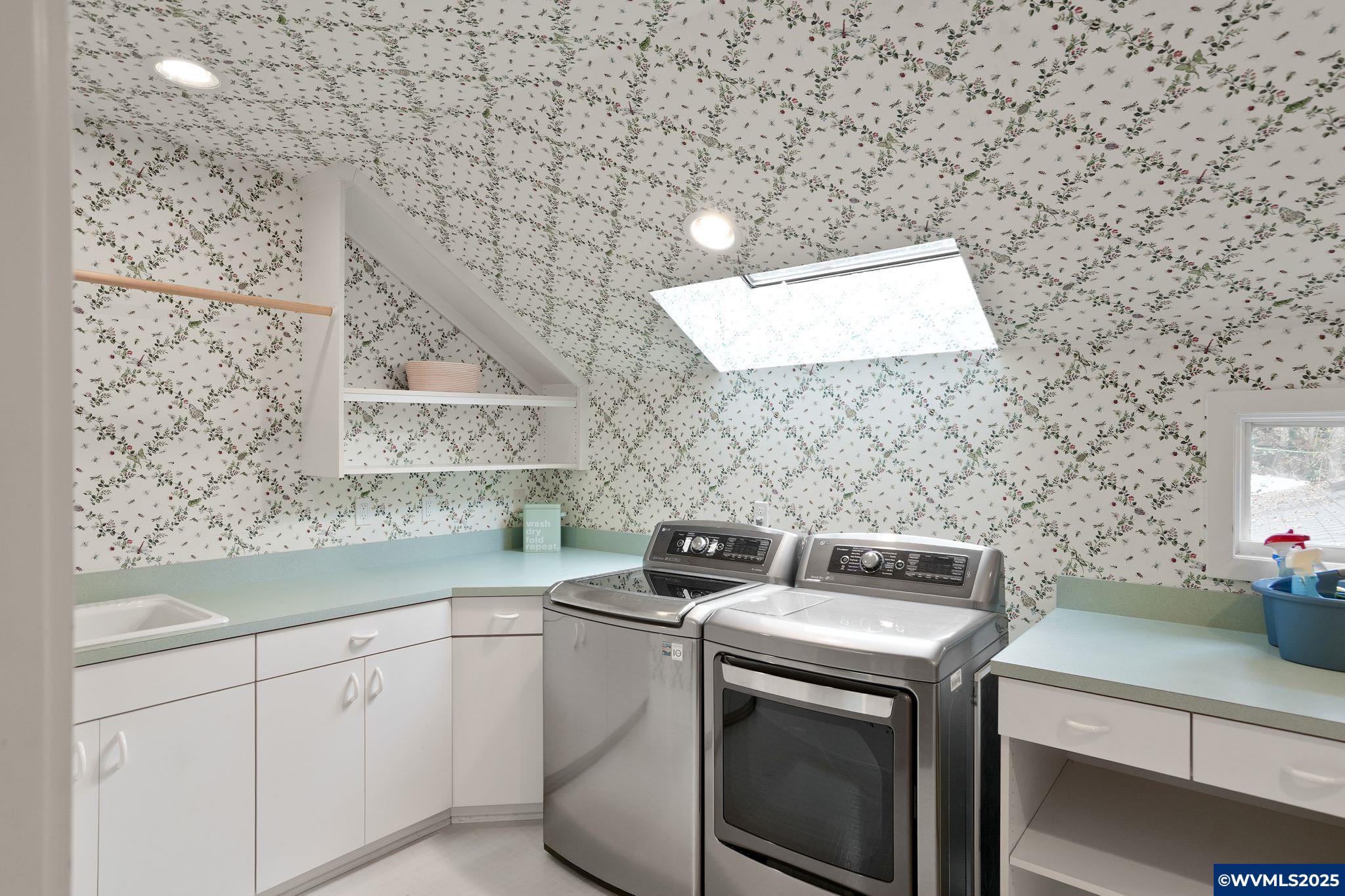 Salem, Oregon, 97302, United States, 5 Bedrooms Bedrooms, ,5 BathroomsBathrooms,Residential,Active,1993680