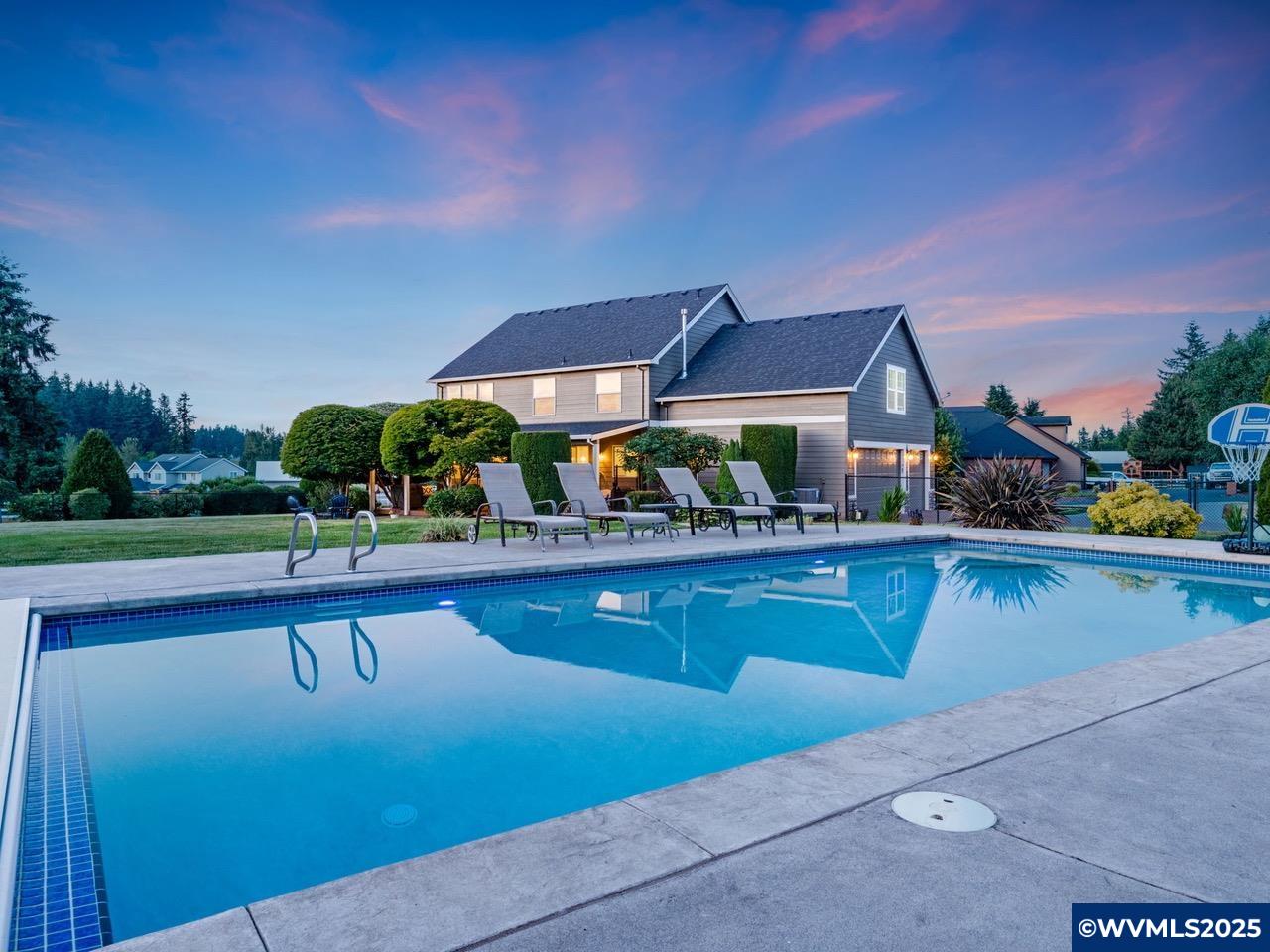 Oregon City, Oregon, 97045, United States, 4 Bedrooms Bedrooms, ,3 BathroomsBathrooms,Residential,Active,1922672