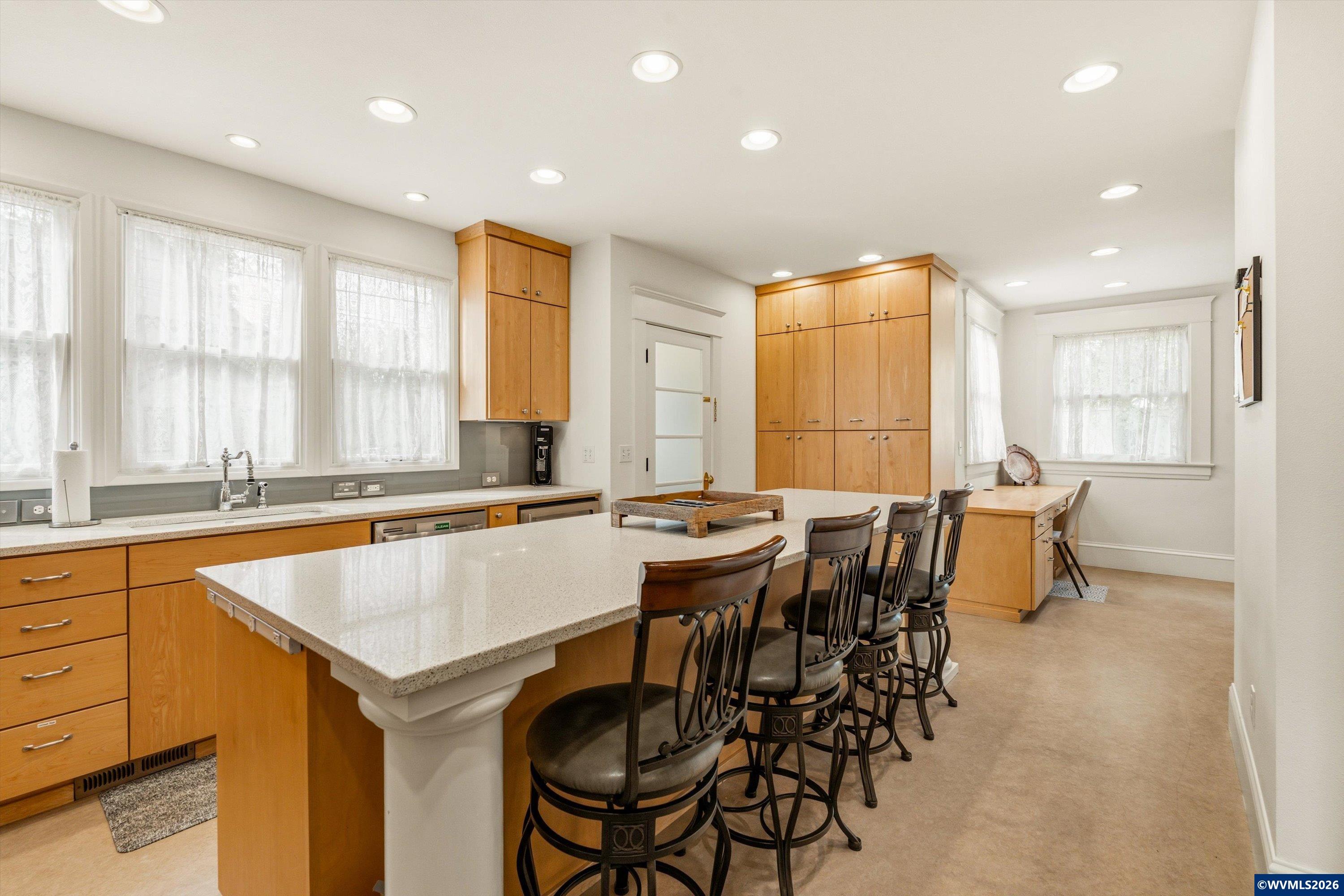 Corvallis, Oregon, 97330, United States, 6 Bedrooms Bedrooms, ,5 BathroomsBathrooms,Residential,Active,2032418