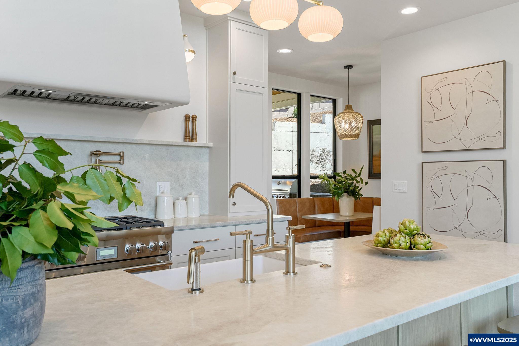 Salem, Oregon, 97302, United States, 3 Bedrooms Bedrooms, ,4 BathroomsBathrooms,Residential,Active,1889351