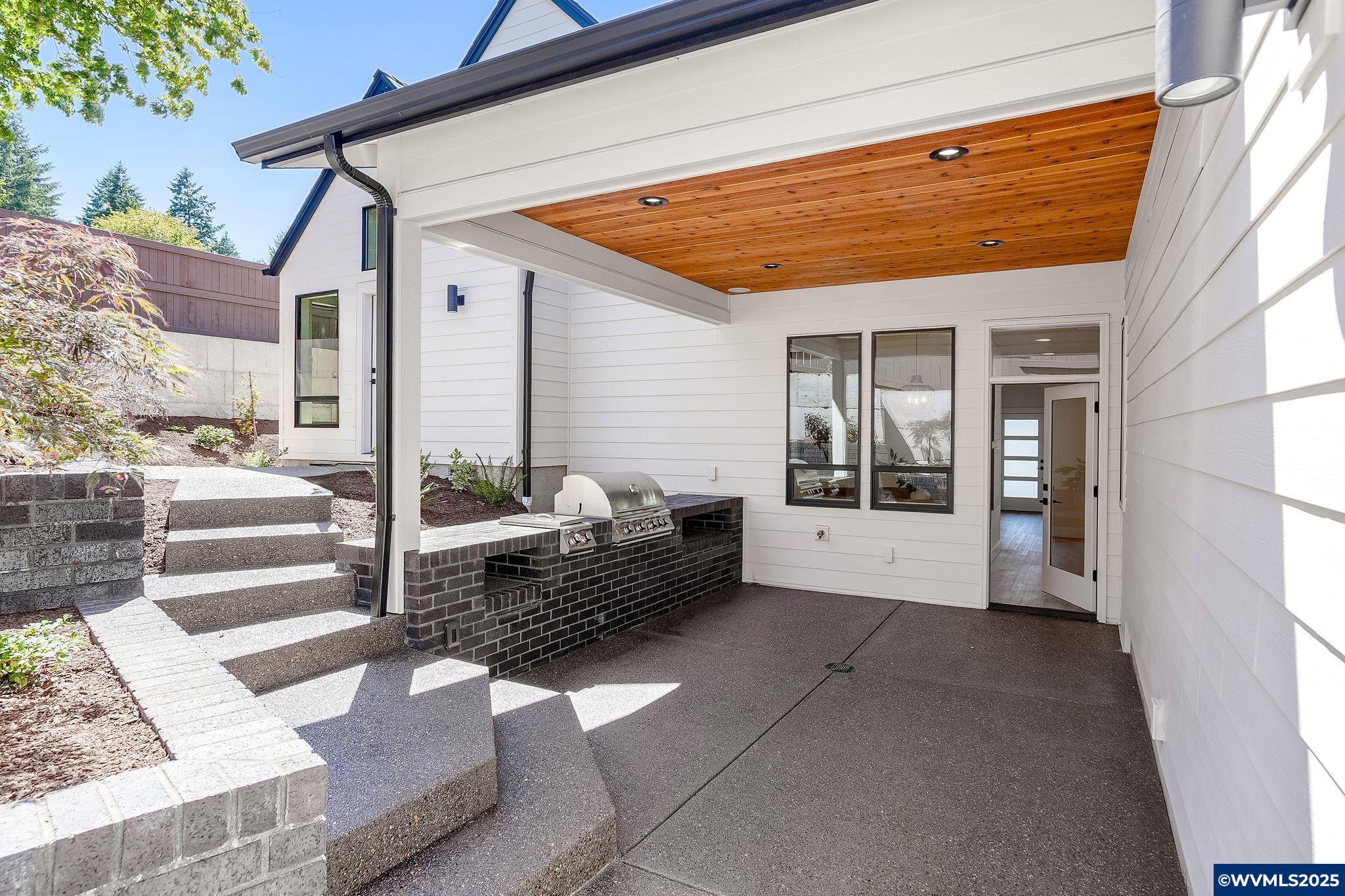 Salem, Oregon, 97302, United States, 3 Bedrooms Bedrooms, ,4 BathroomsBathrooms,Residential,Active,1889351