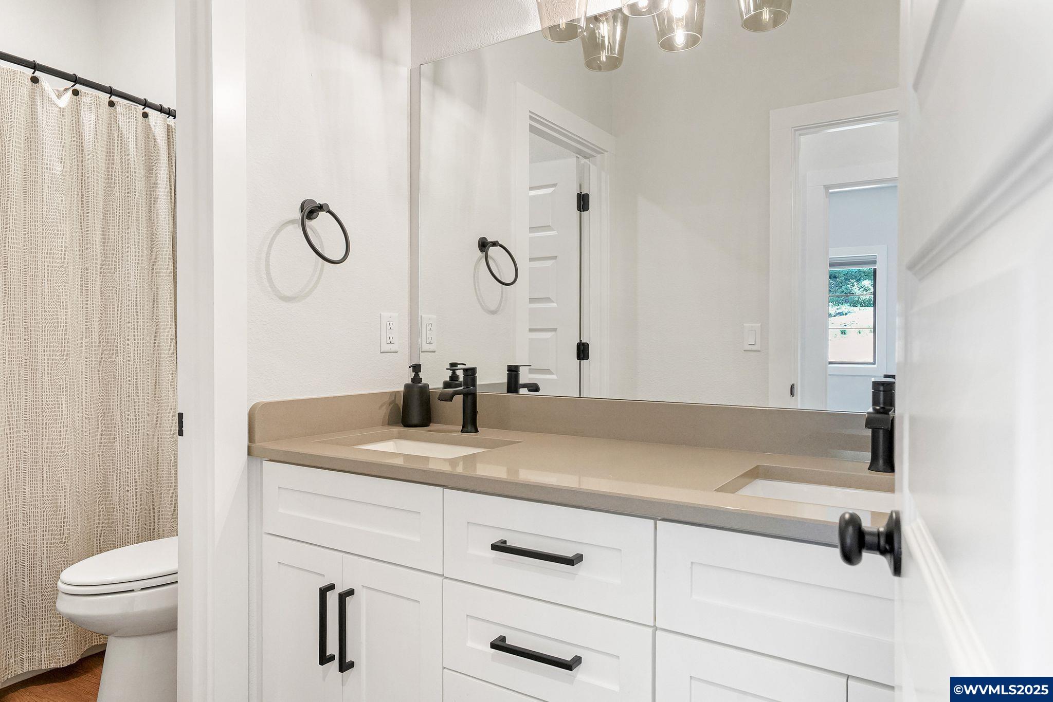 Salem, Oregon, 97302, United States, 5 Bedrooms Bedrooms, ,4 BathroomsBathrooms,Residential,Active,1888951