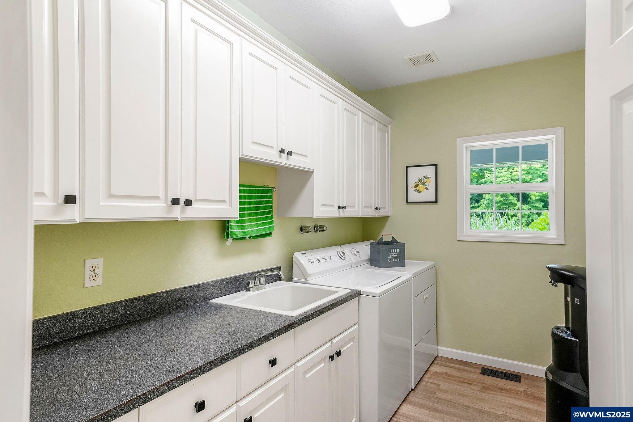 Salem, Oregon, 97302, United States, ,5 BathroomsBathrooms,Residential,Active,1849214