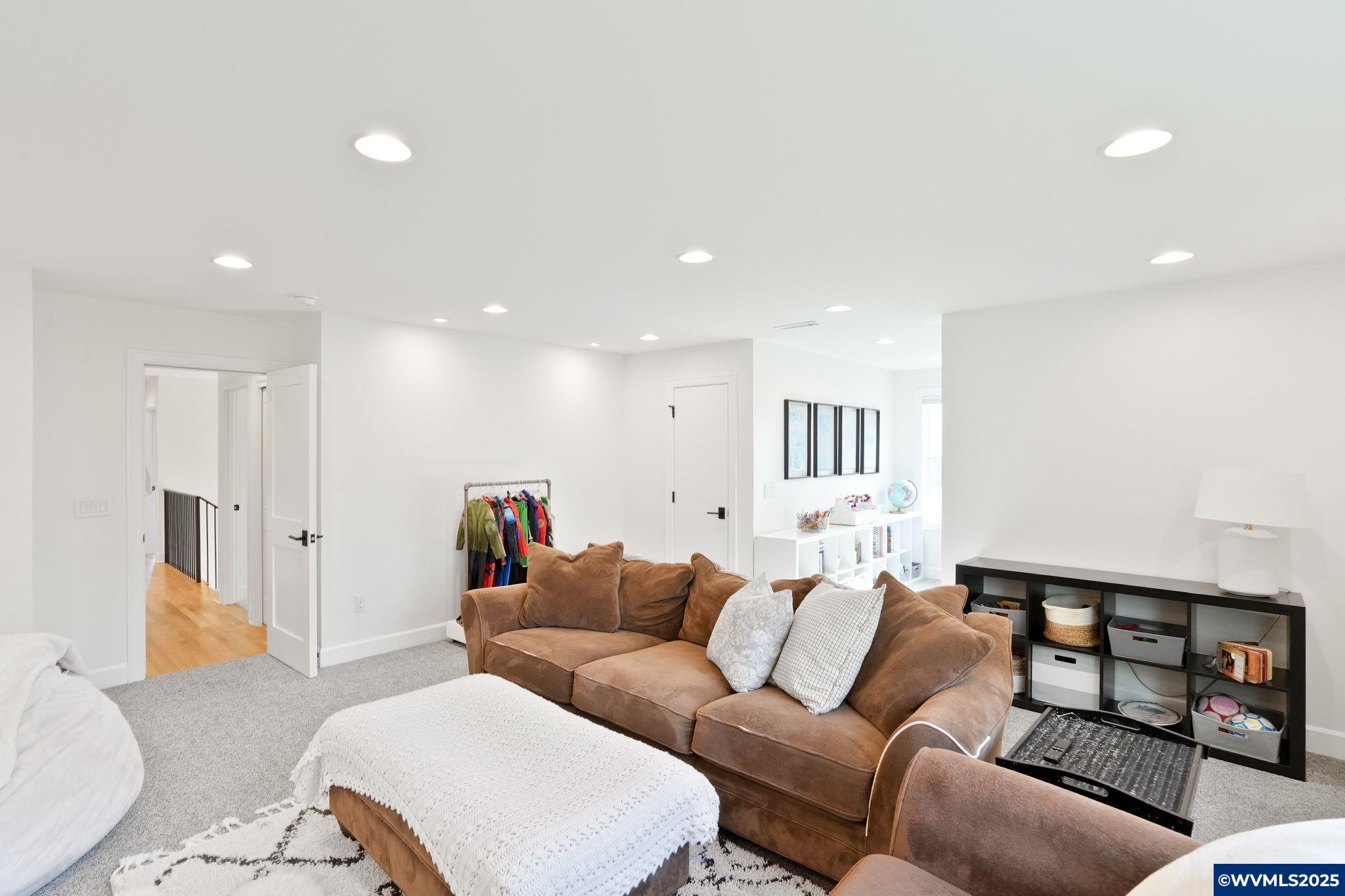 Salem, Oregon, 97302, United States, 5 Bedrooms Bedrooms, ,4 BathroomsBathrooms,Residential,Active,1992265