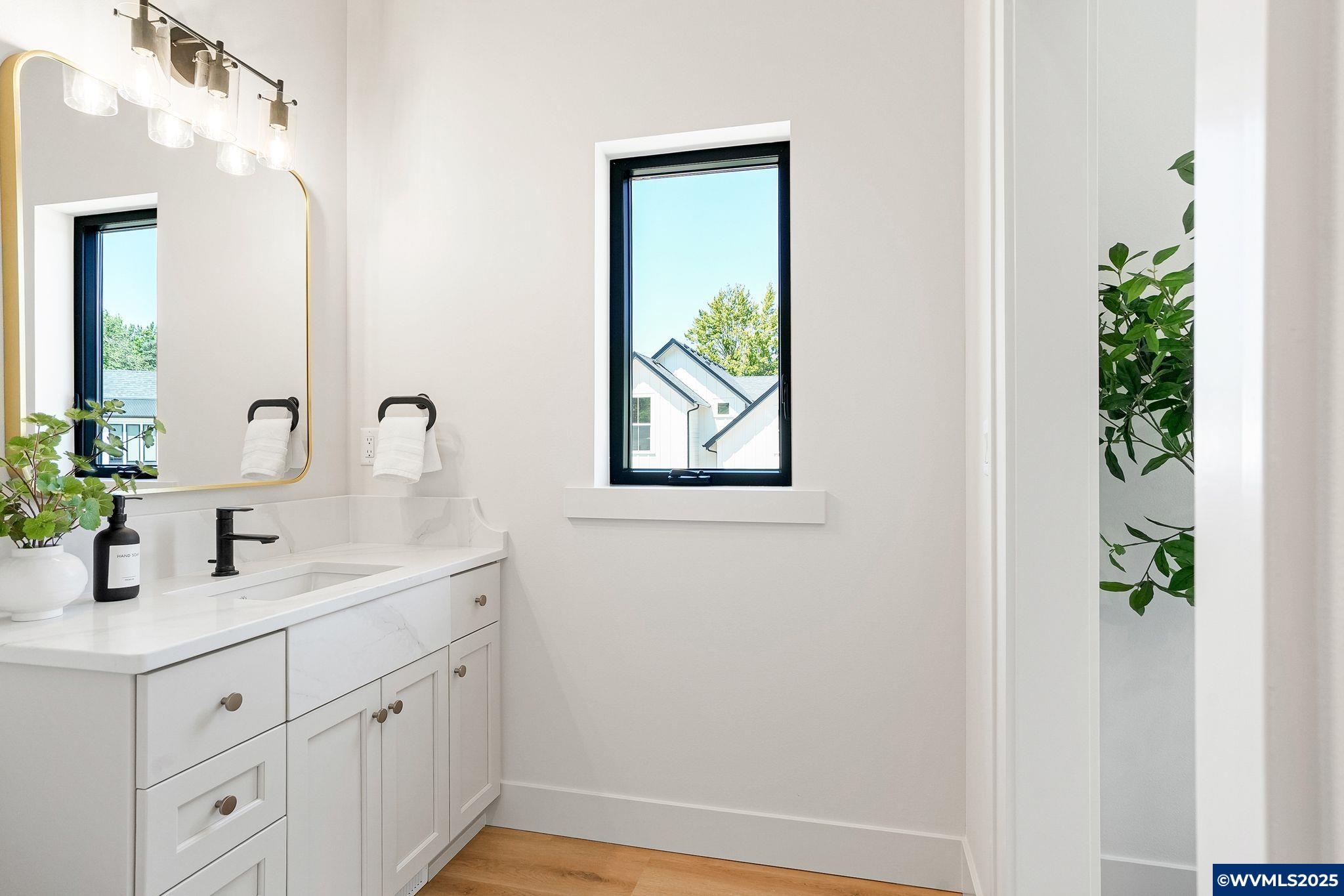 Salem, Oregon, 97302, United States, 3 Bedrooms Bedrooms, ,4 BathroomsBathrooms,Residential,Active,1889351