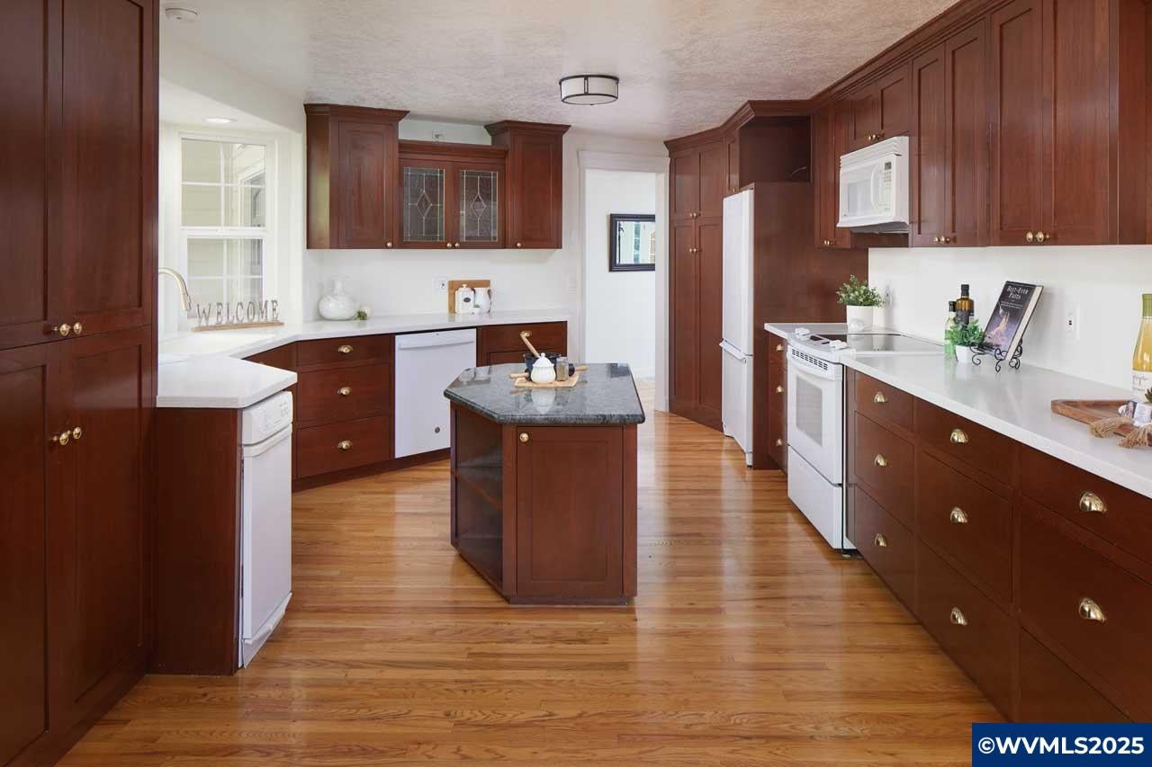 Corvallis, Oregon, 97330, United States, 4 Bedrooms Bedrooms, ,3 BathroomsBathrooms,Residential,Active,1914848