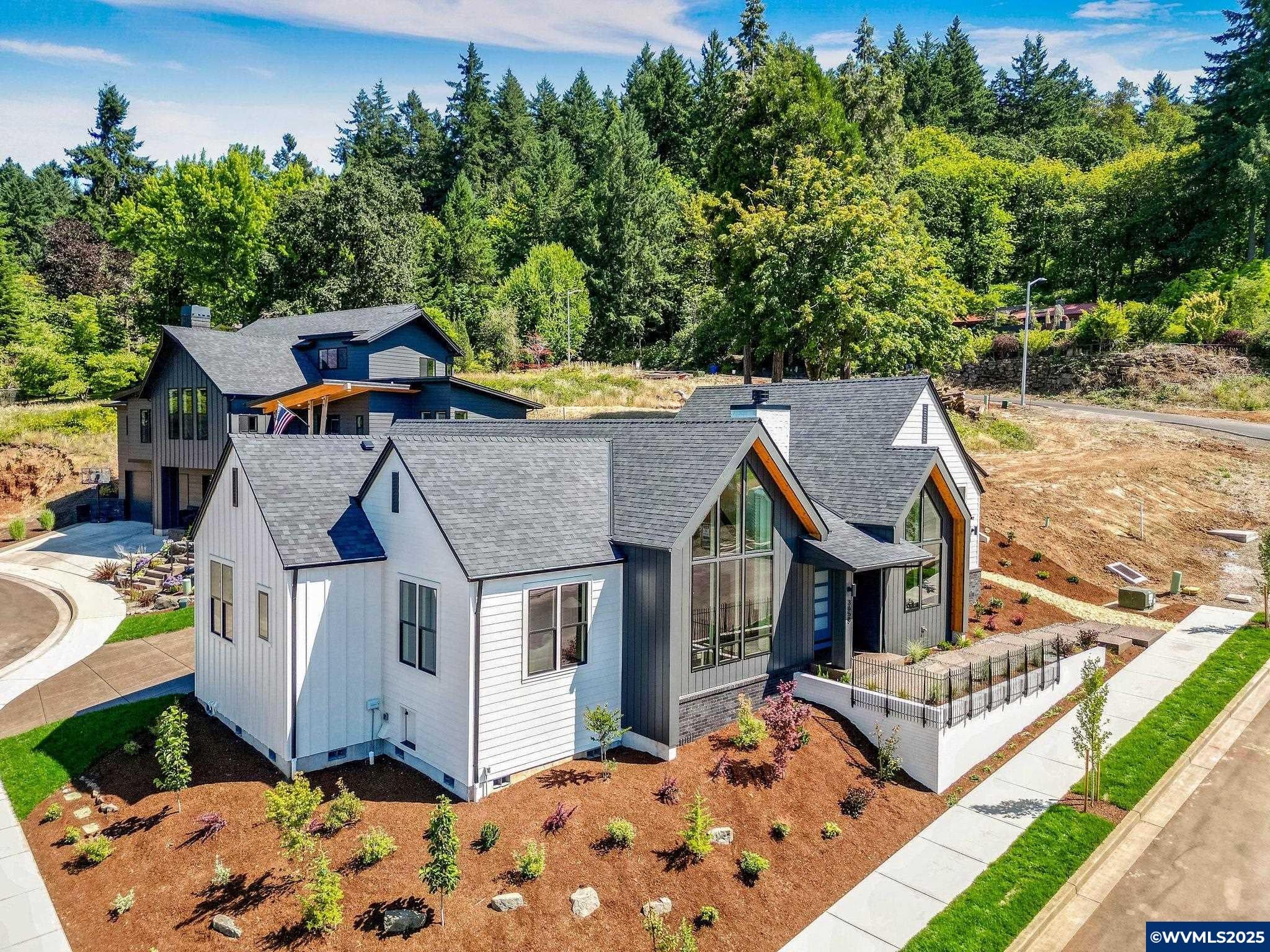 Salem, Oregon, 97302, United States, 3 Bedrooms Bedrooms, ,4 BathroomsBathrooms,Residential,Active,1889351