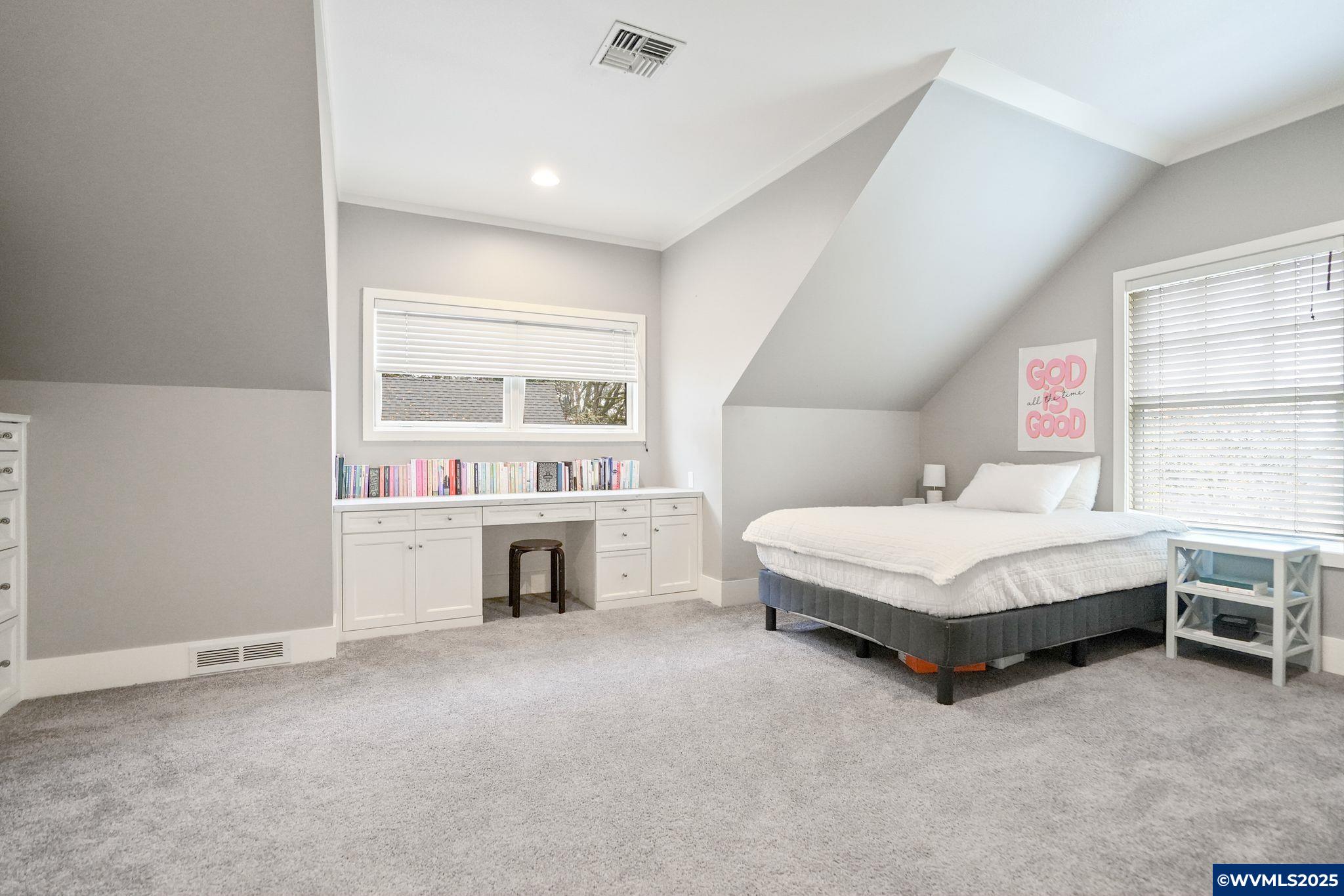 Salem, Oregon, 97302, United States, 5 Bedrooms Bedrooms, ,5 BathroomsBathrooms,Residential,Active,1993680