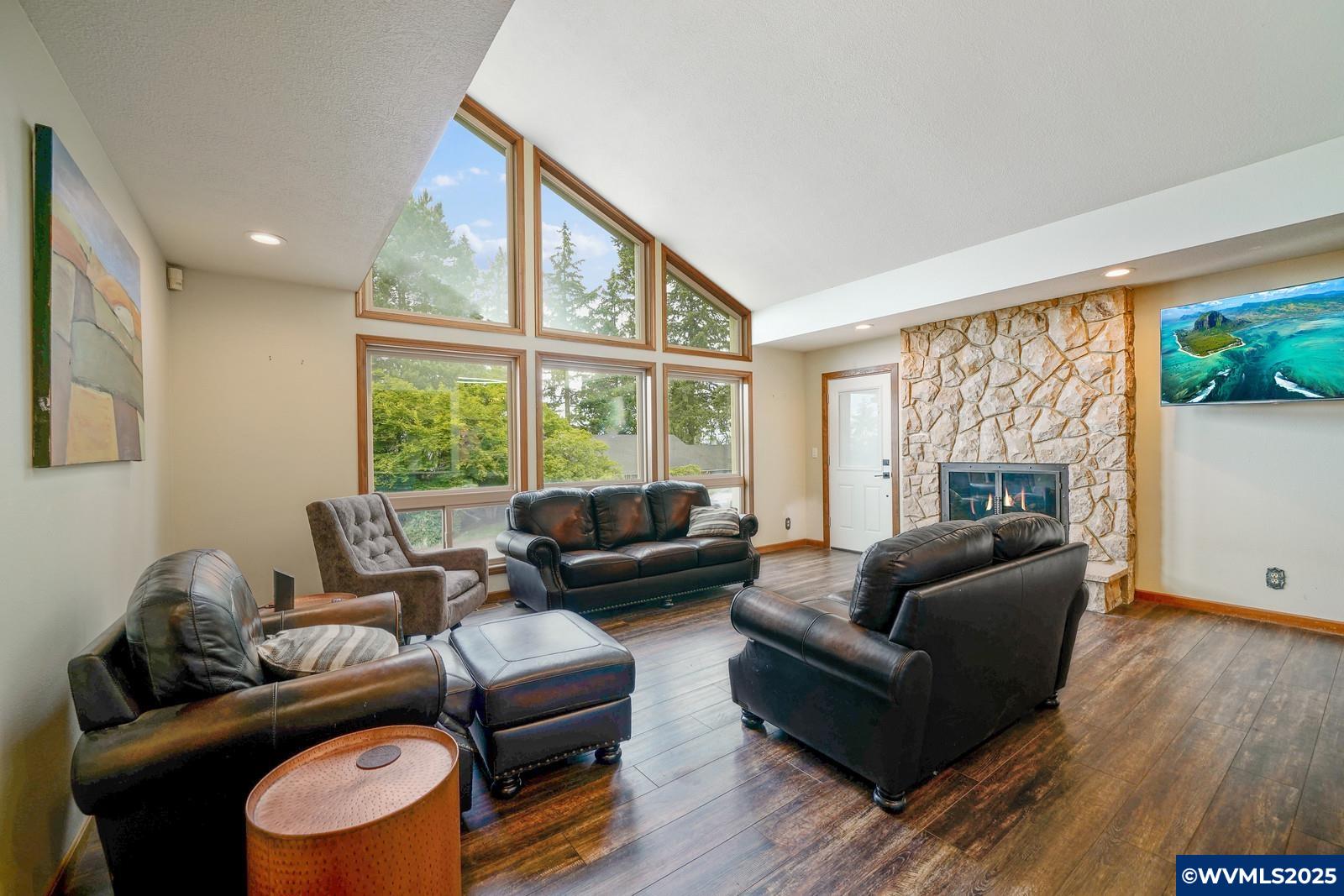 Salem, Oregon, 97302, United States, 3 Bedrooms Bedrooms, ,4 BathroomsBathrooms,Residential,Active,1989789