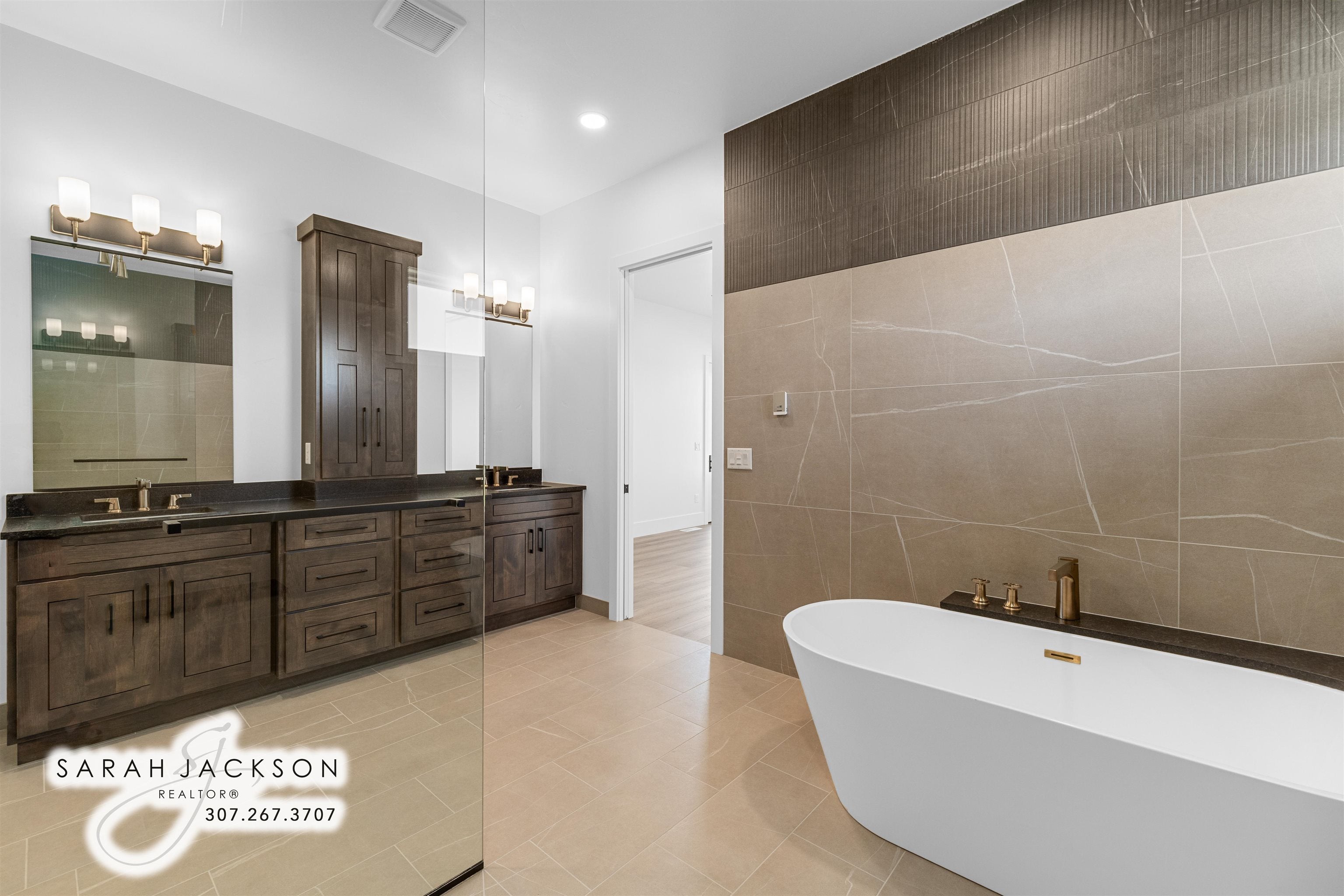 Casper, Wyoming, 82604, United States, 4 Bedrooms Bedrooms, ,5 BathroomsBathrooms,Residential,Active,2008685