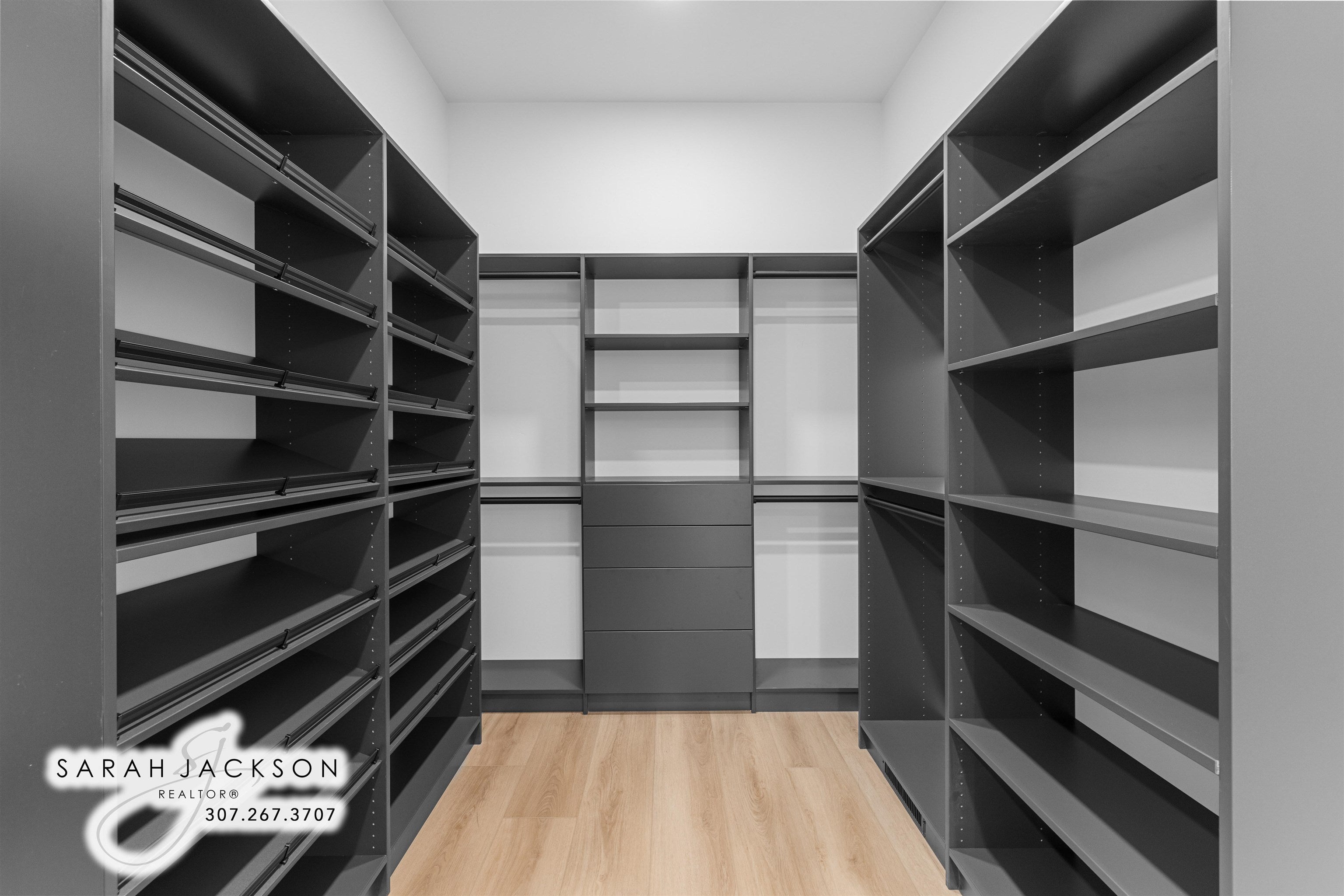 Casper, Wyoming, 82604, United States, 4 Bedrooms Bedrooms, ,5 BathroomsBathrooms,Residential,Active,2008685