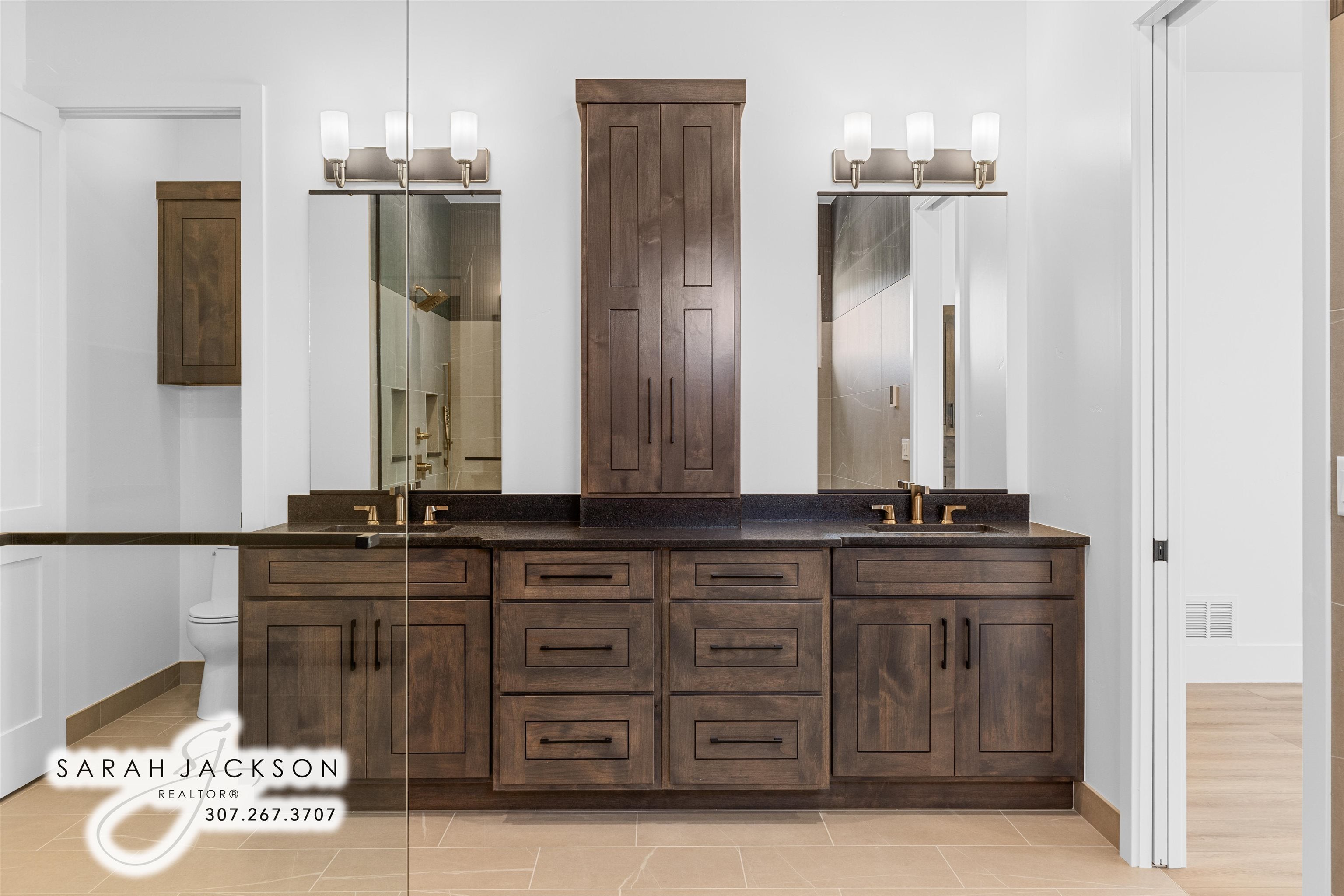 Casper, Wyoming, 82604, United States, 4 Bedrooms Bedrooms, ,5 BathroomsBathrooms,Residential,Active,2008685