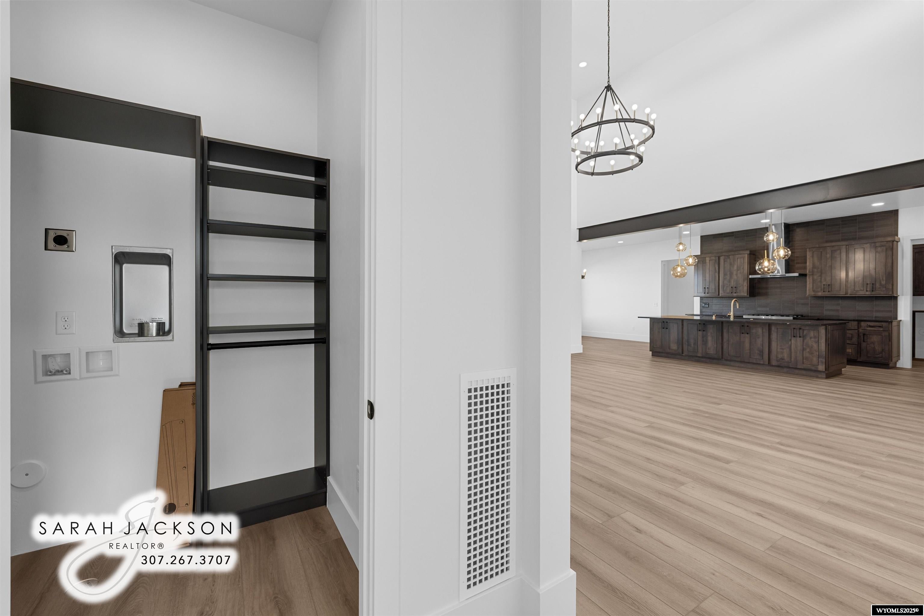 Casper, Wyoming, 82604, United States, 4 Bedrooms Bedrooms, ,5 BathroomsBathrooms,Residential,Active,1953987