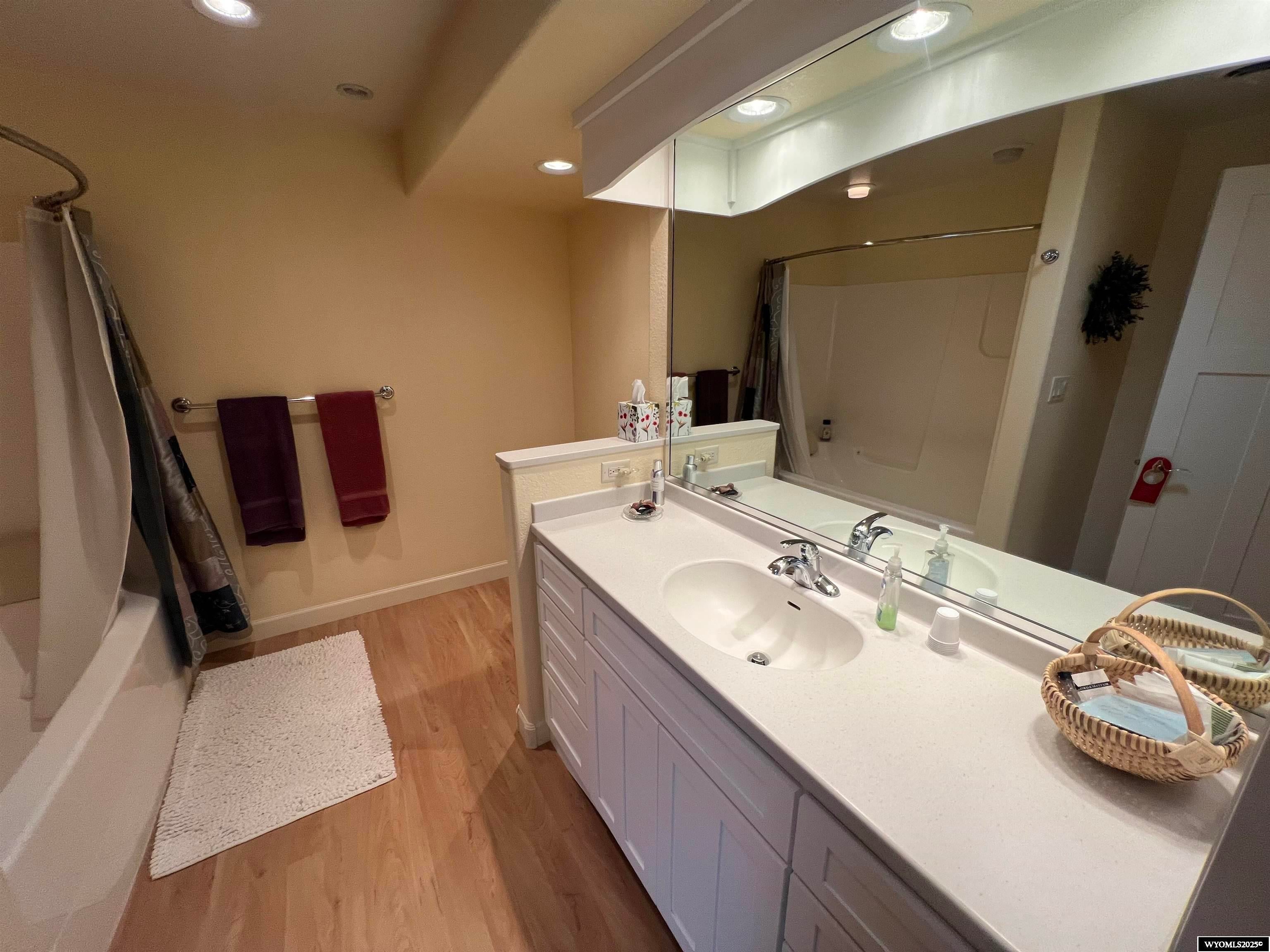 Riverton, Wyoming, 82501, United States, 5 Bedrooms Bedrooms, ,5 BathroomsBathrooms,Residential,Active,1859348