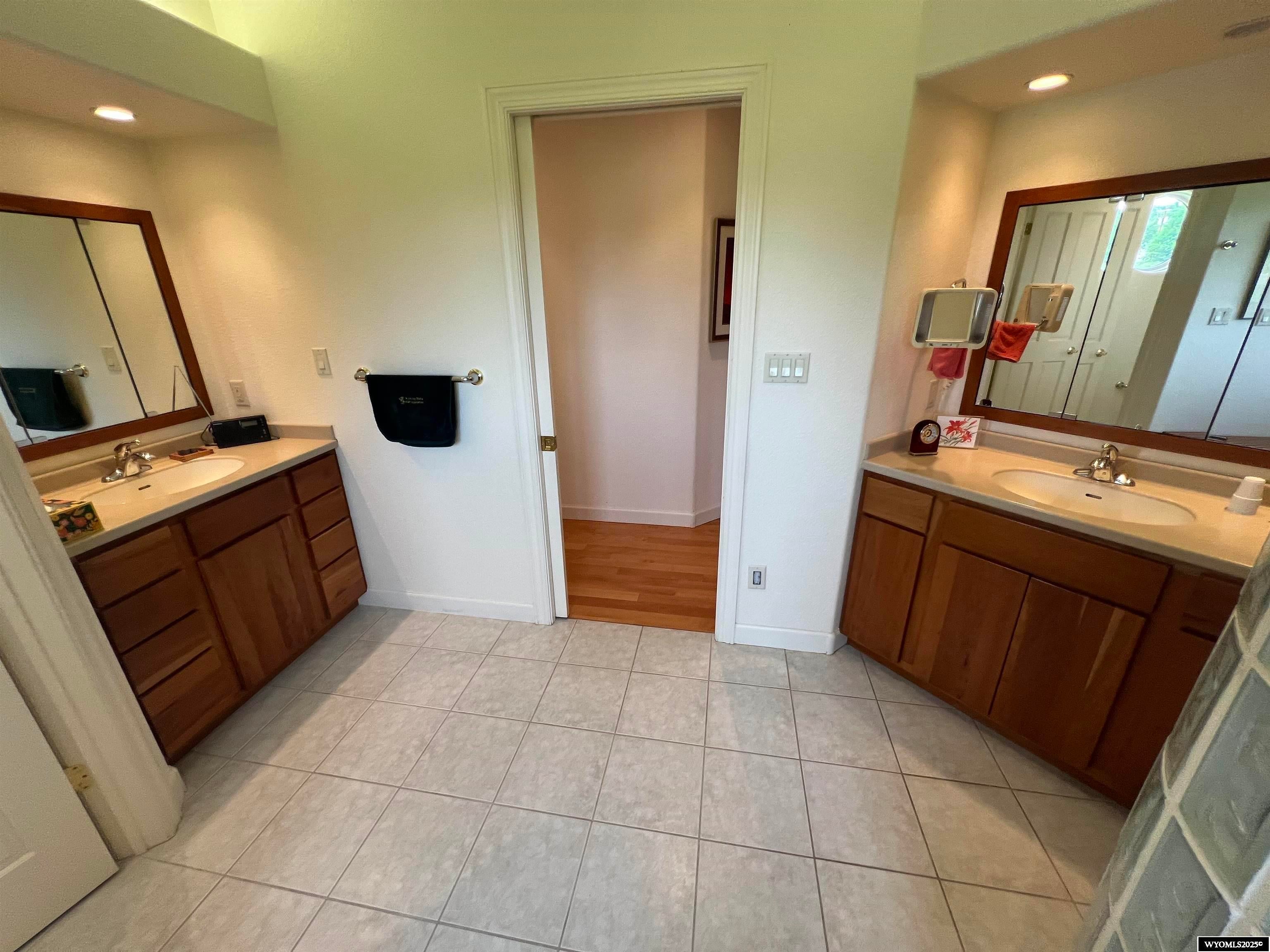 Riverton, Wyoming, 82501, United States, 5 Bedrooms Bedrooms, ,5 BathroomsBathrooms,Residential,Active,1859348