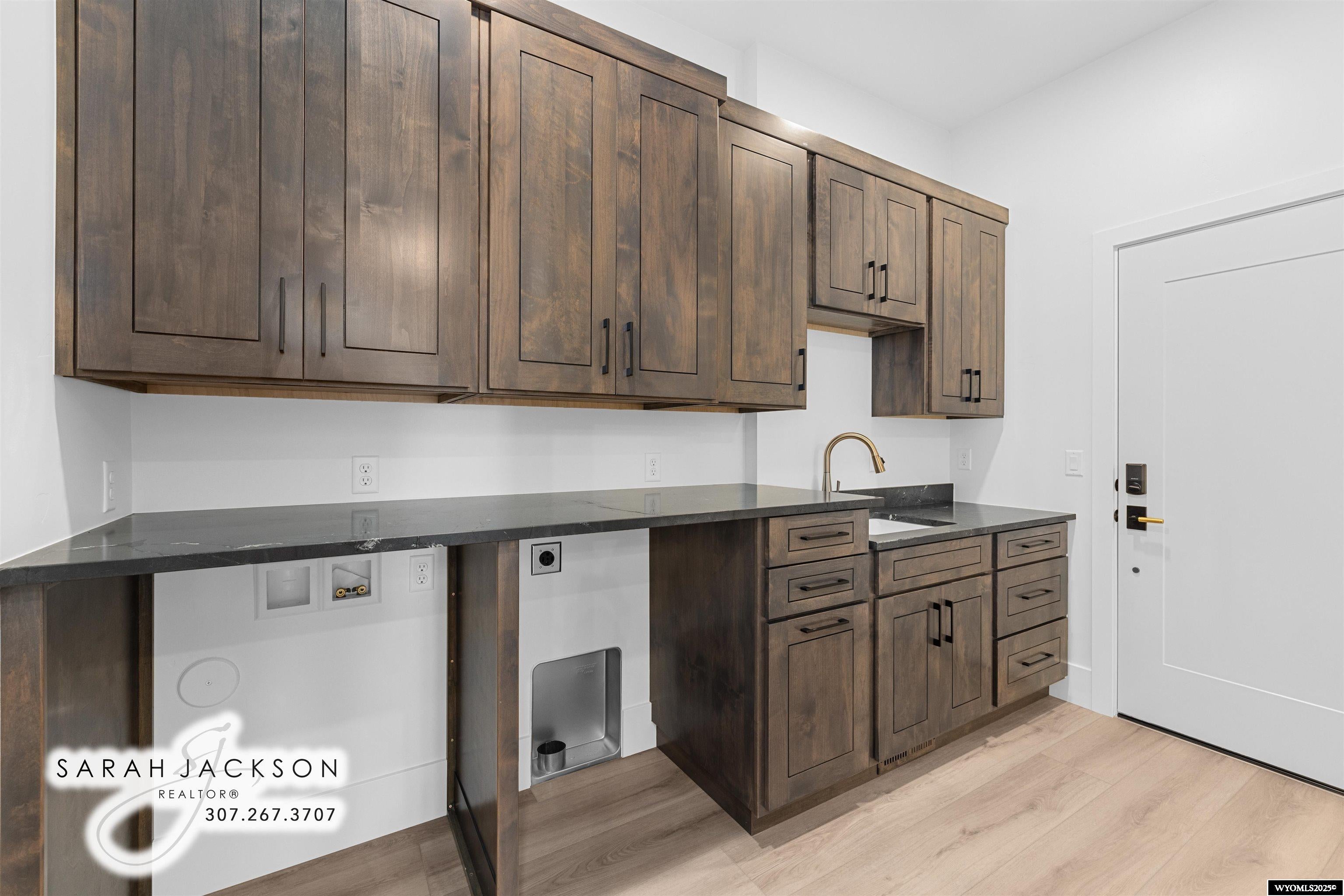 Casper, Wyoming, 82604, United States, 4 Bedrooms Bedrooms, ,5 BathroomsBathrooms,Residential,Active,1953987