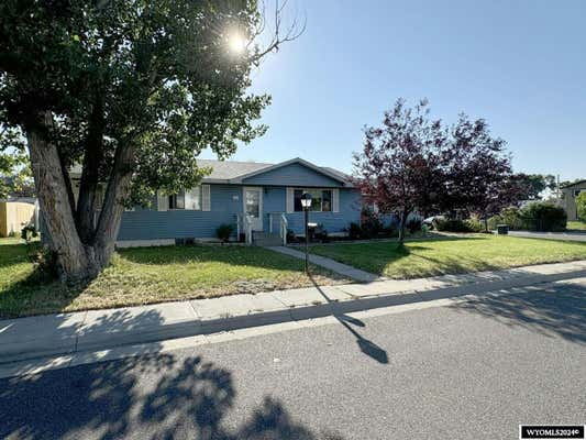 401 ELIZABETH DR, RIVERTON, WY 82501 - Image 1