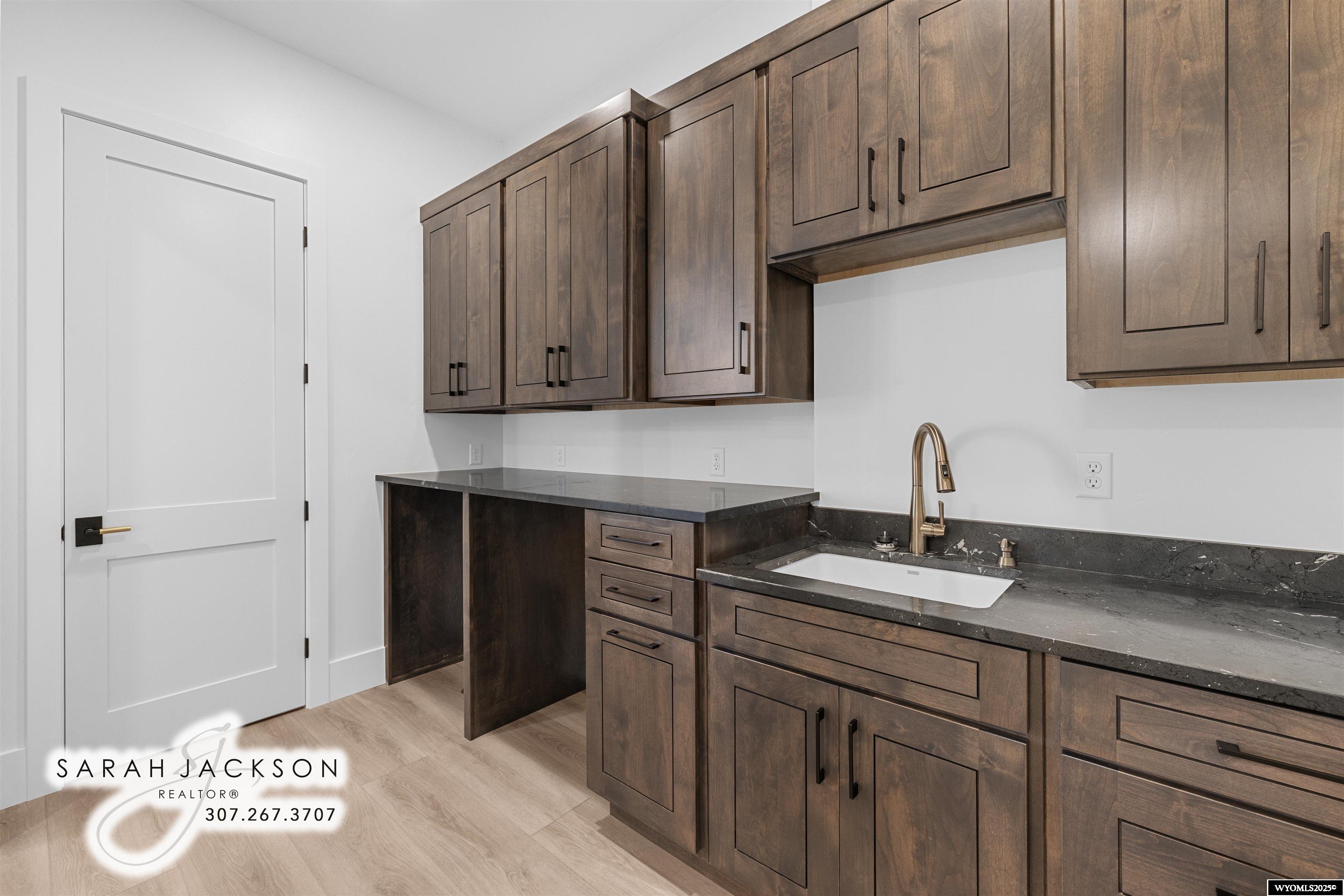 Casper, Wyoming, 82604, United States, 4 Bedrooms Bedrooms, ,5 BathroomsBathrooms,Residential,Active,1953987