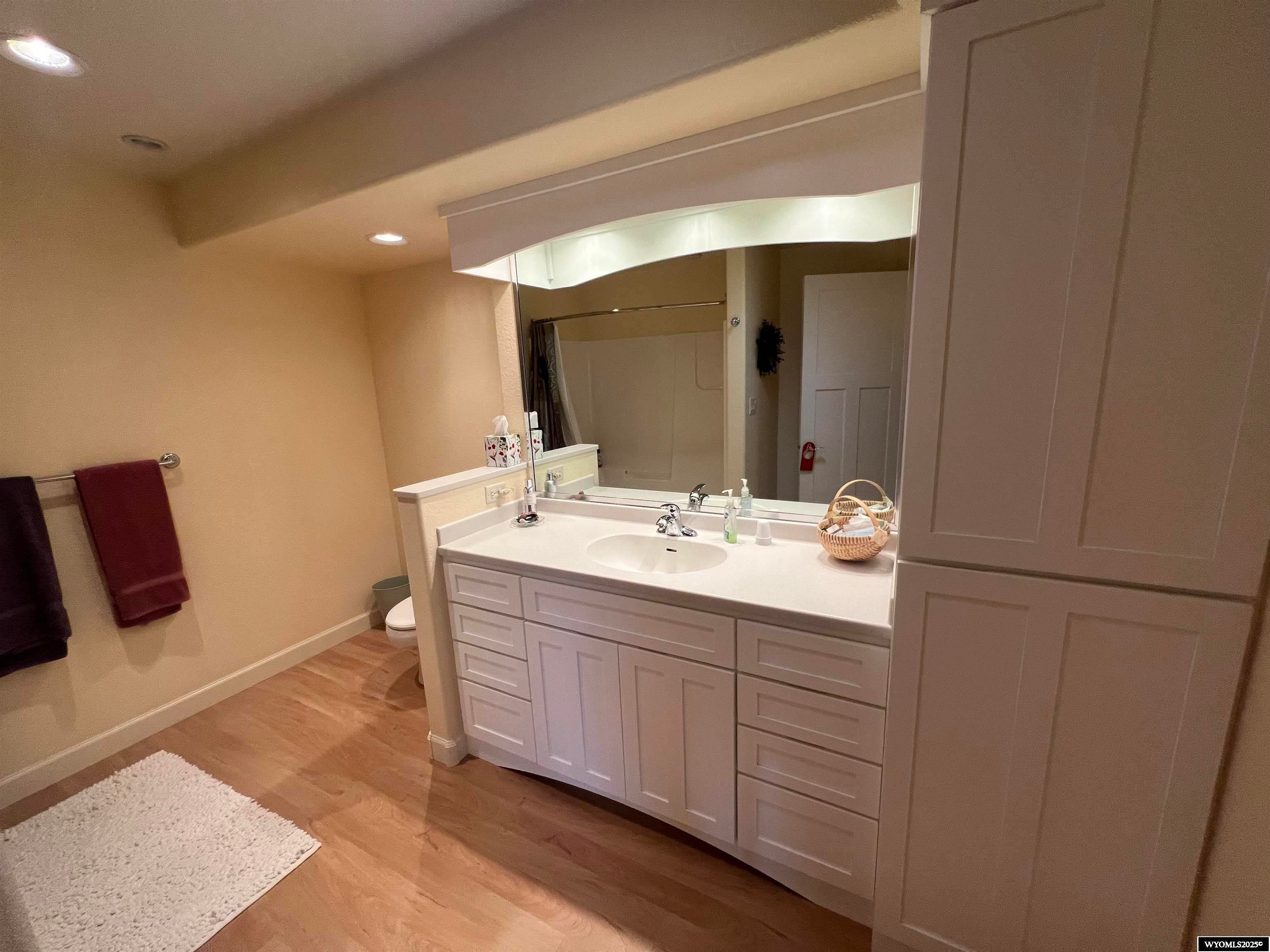 Riverton, Wyoming, 82501, United States, 5 Bedrooms Bedrooms, ,5 BathroomsBathrooms,Residential,Active,1859348