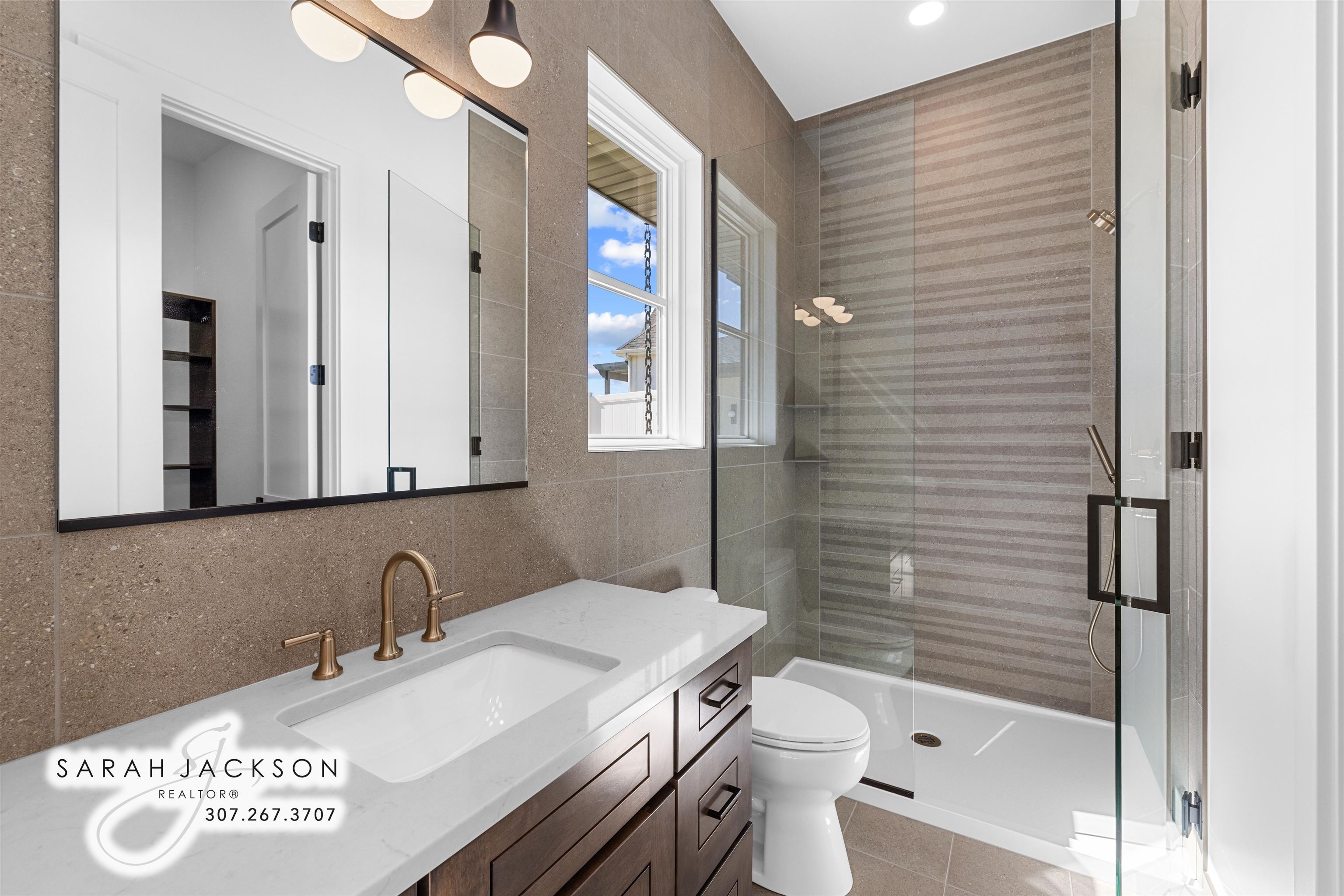 Casper, Wyoming, 82604, United States, 4 Bedrooms Bedrooms, ,5 BathroomsBathrooms,Residential,Active,2008685