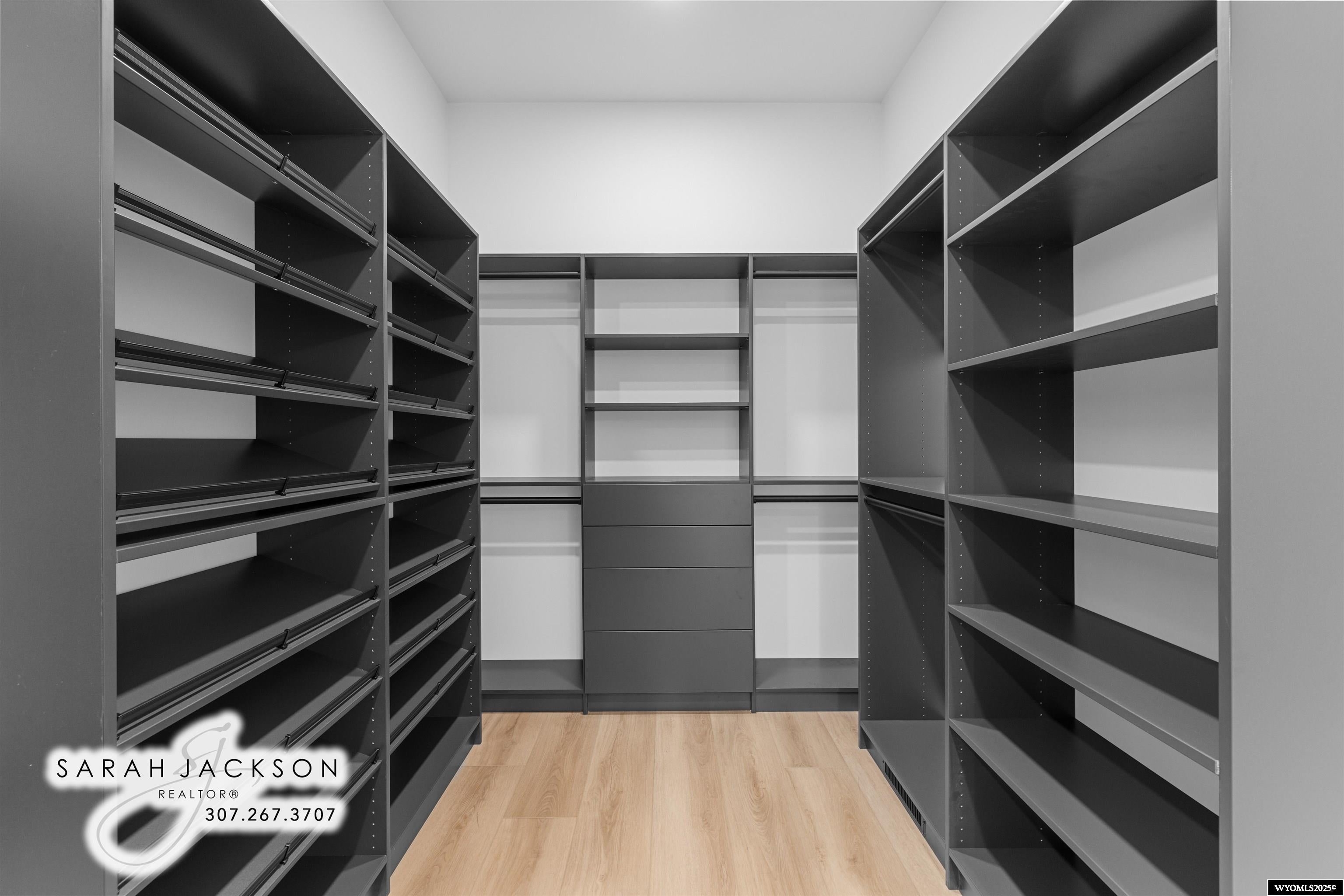 Casper, Wyoming, 82604, United States, 4 Bedrooms Bedrooms, ,5 BathroomsBathrooms,Residential,Active,1953987