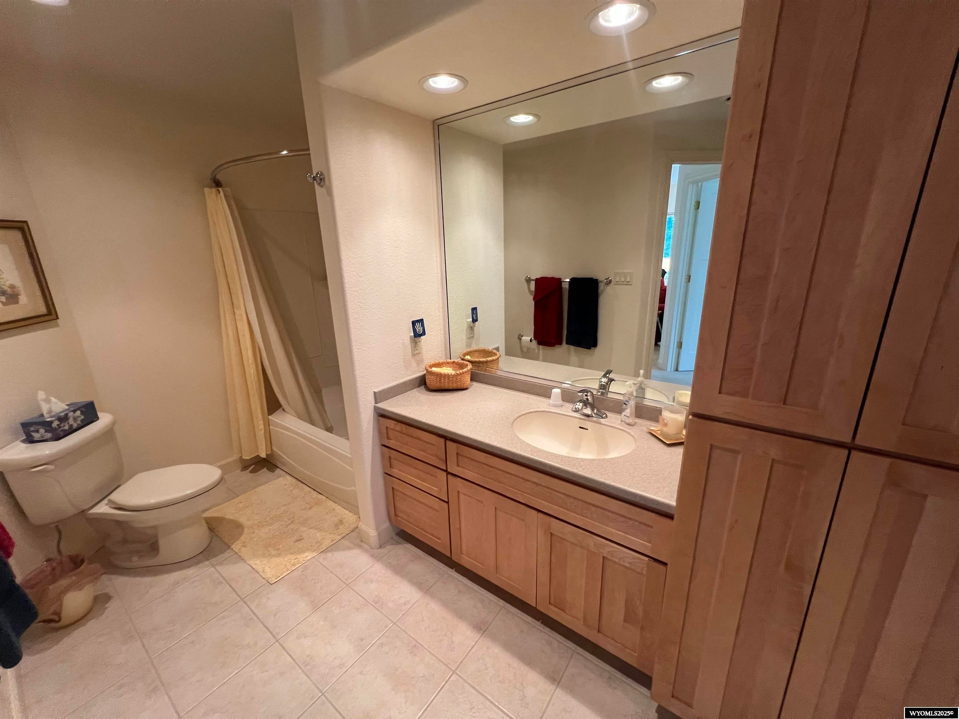 Riverton, Wyoming, 82501, United States, 5 Bedrooms Bedrooms, ,5 BathroomsBathrooms,Residential,Active,1859348