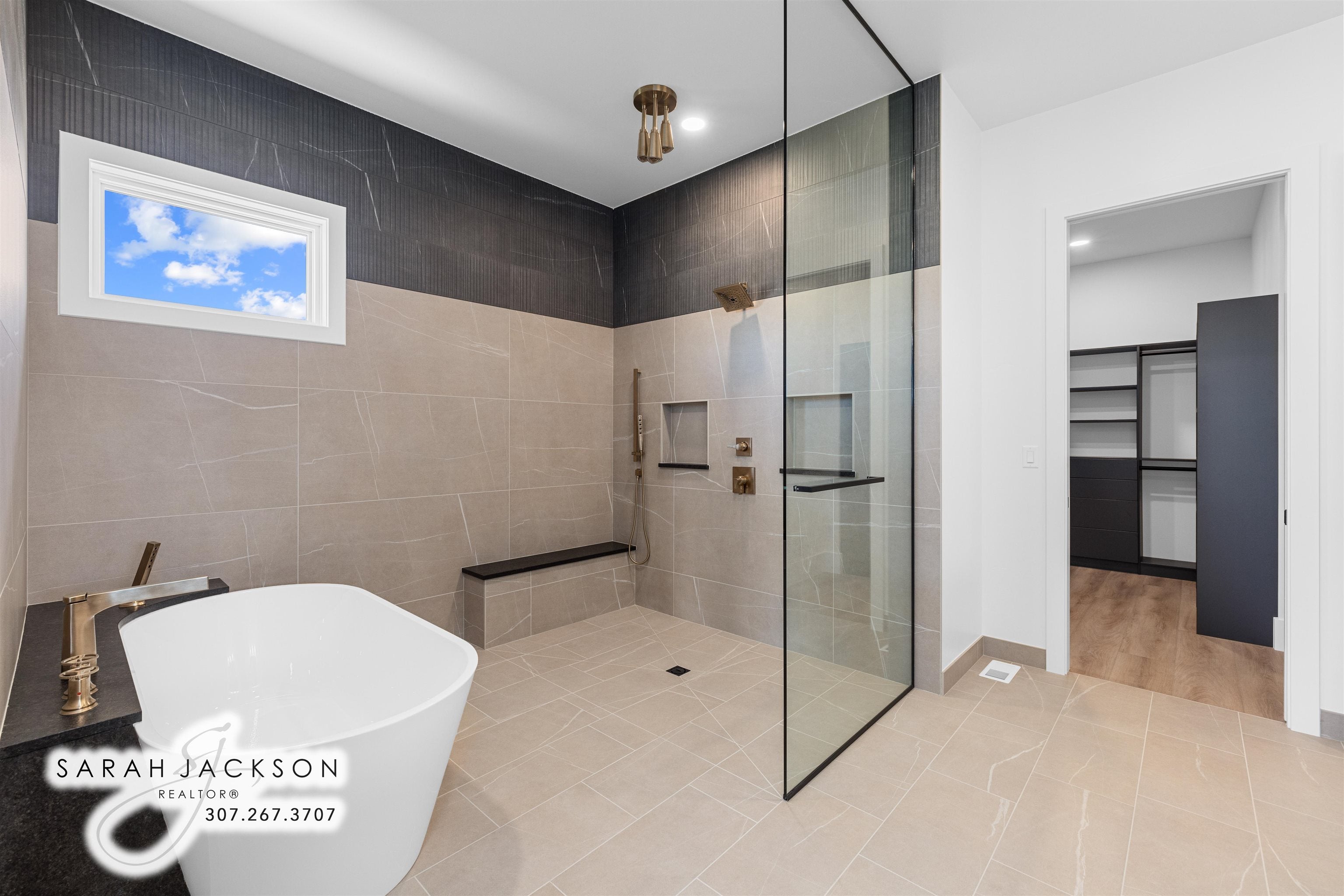 Casper, Wyoming, 82604, United States, 4 Bedrooms Bedrooms, ,5 BathroomsBathrooms,Residential,Active,2008685