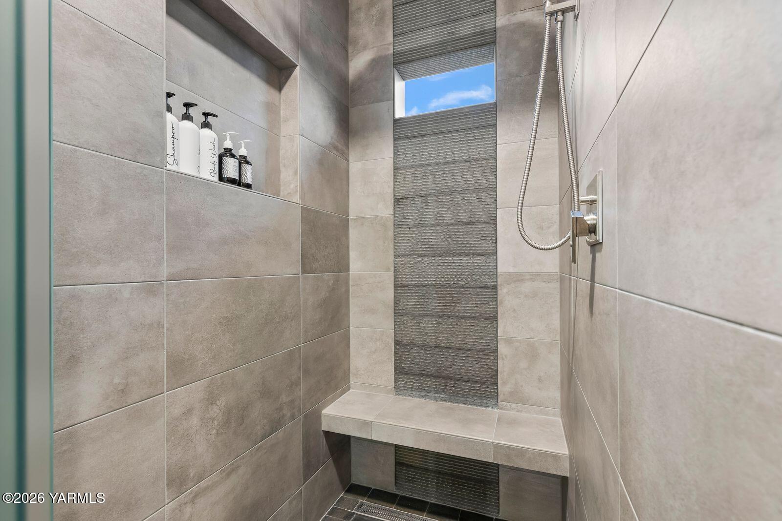 Yakima, Washington, 98908, United States, 4 Bedrooms Bedrooms, ,4 BathroomsBathrooms,Residential,Active,2011450