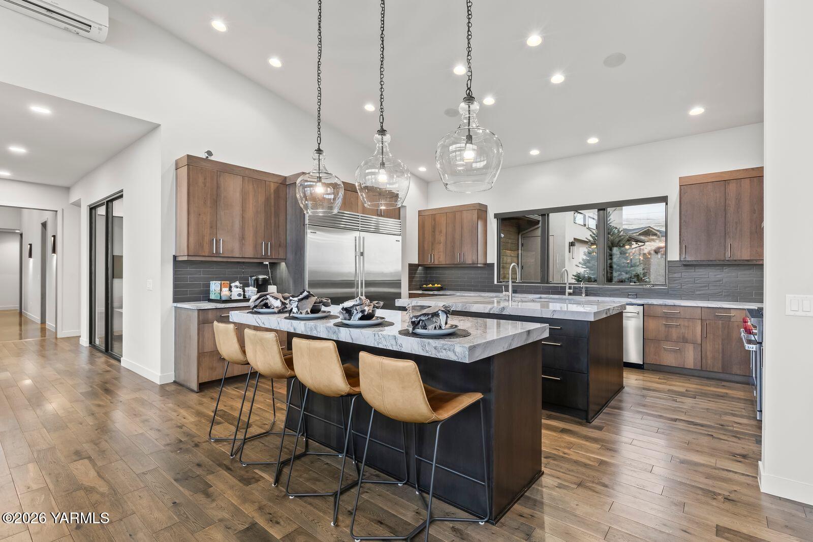 Yakima, Washington, 98908, United States, 4 Bedrooms Bedrooms, ,4 BathroomsBathrooms,Residential,Active,2011450