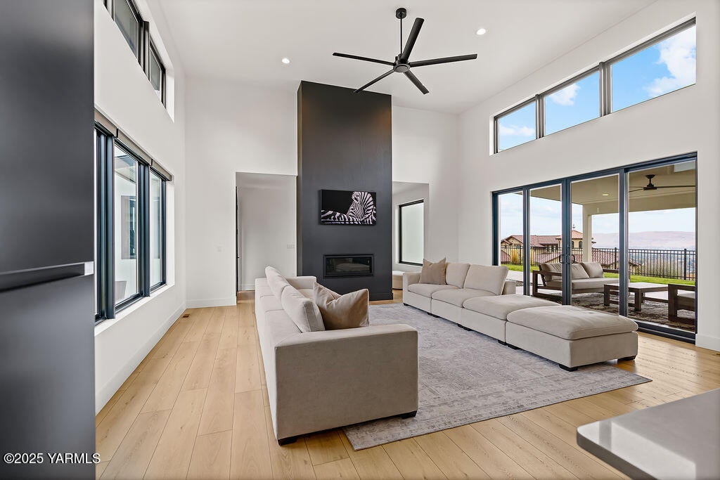 Yakima, Washington, 98908, United States, 4 Bedrooms Bedrooms, ,4 BathroomsBathrooms,Residential,Active,2008323