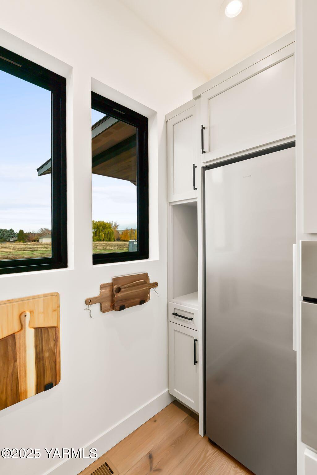 Yakima, Washington, 98908, United States, 4 Bedrooms Bedrooms, ,4 BathroomsBathrooms,Residential,Active,1993973