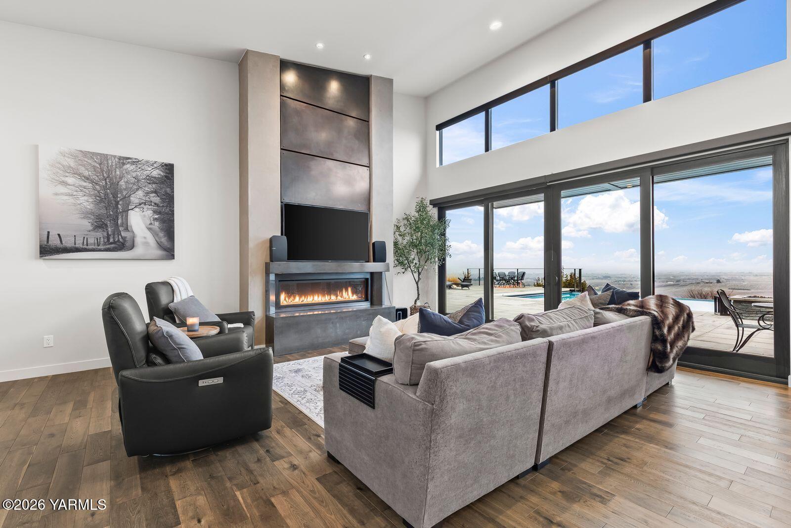 Yakima, Washington, 98908, United States, 4 Bedrooms Bedrooms, ,4 BathroomsBathrooms,Residential,Active,2011450