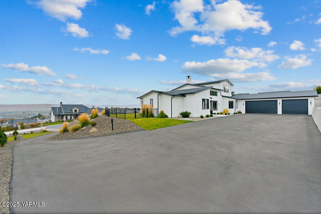 Yakima, Washington, 98908, United States, 4 Bedrooms Bedrooms, ,4 BathroomsBathrooms,Residential,Active,2008323