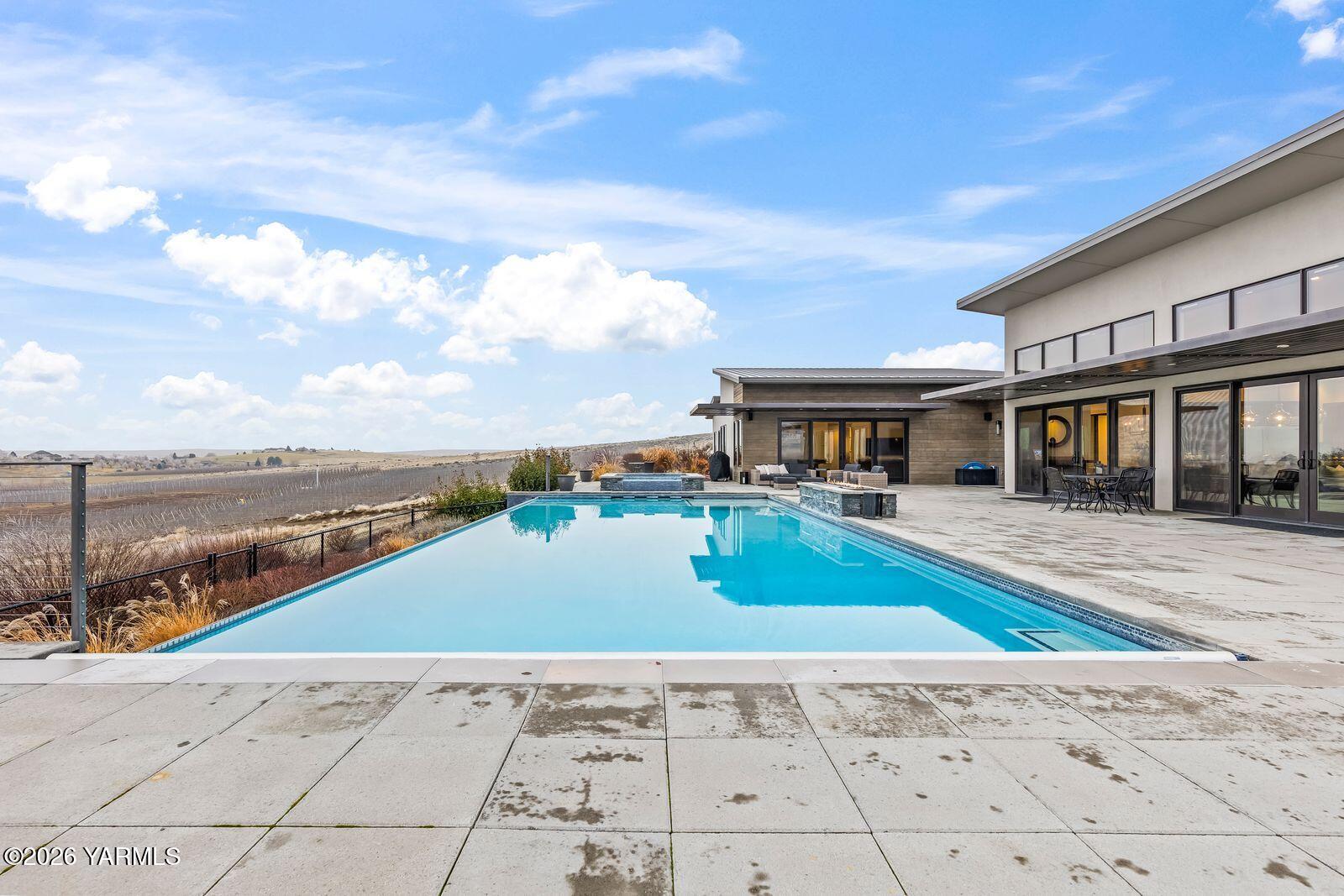 Yakima, Washington, 98908, United States, 4 Bedrooms Bedrooms, ,4 BathroomsBathrooms,Residential,Active,2011450