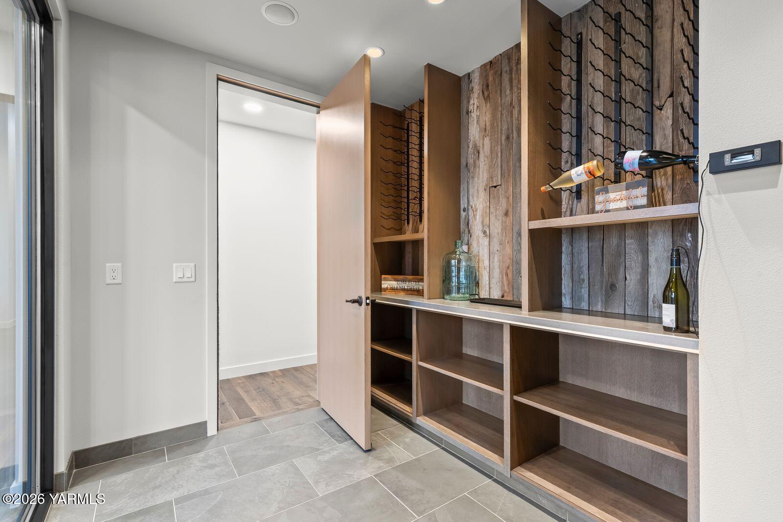 Yakima, Washington, 98908, United States, 4 Bedrooms Bedrooms, ,4 BathroomsBathrooms,Residential,Active,2011450