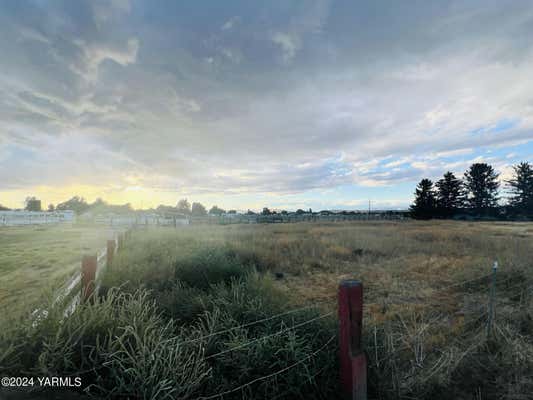 NKA AHTANUM RD, YAKIMA, WA 98903, photo 3 of 6