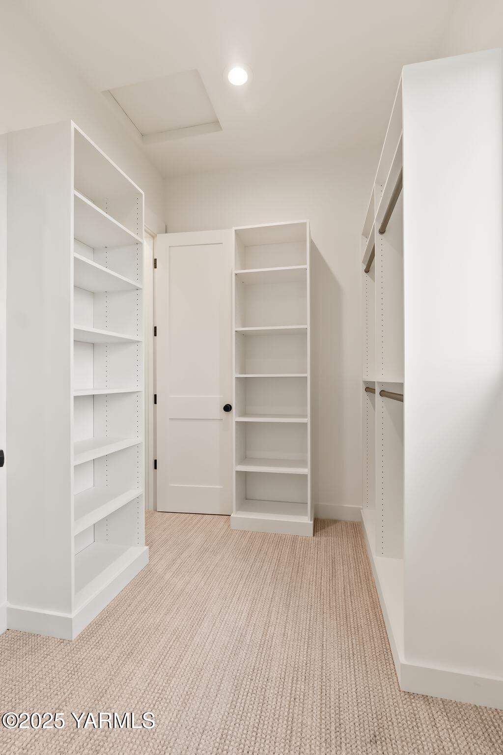 Yakima, Washington, 98908, United States, 4 Bedrooms Bedrooms, ,4 BathroomsBathrooms,Residential,Active,1993973